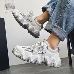 China low cut nonslip walking casual thick sole platform shoes light reflecting elevated retro fashion boy sneakers for men