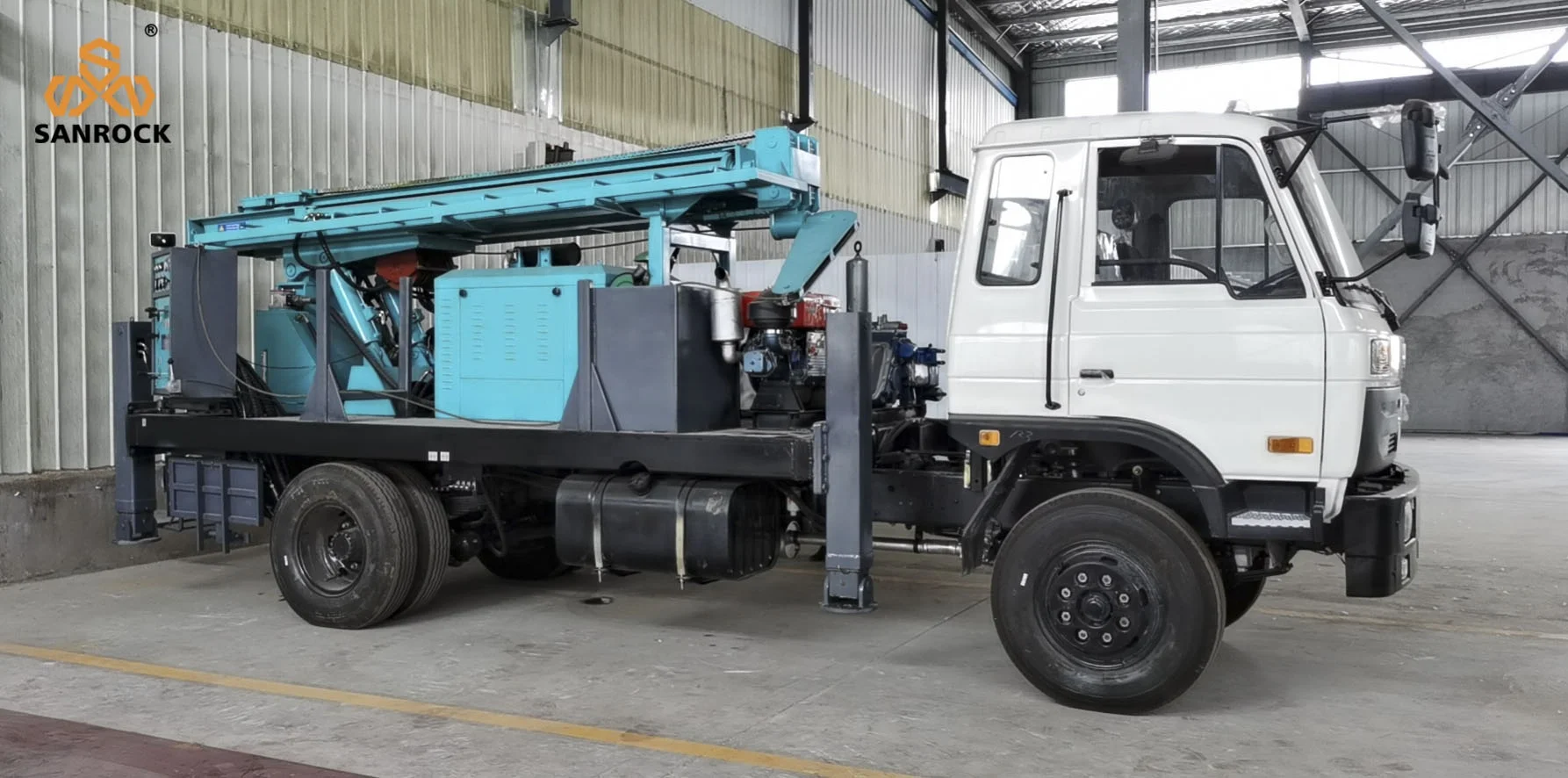 Hydraulic truck-mounted water well drilling rig for