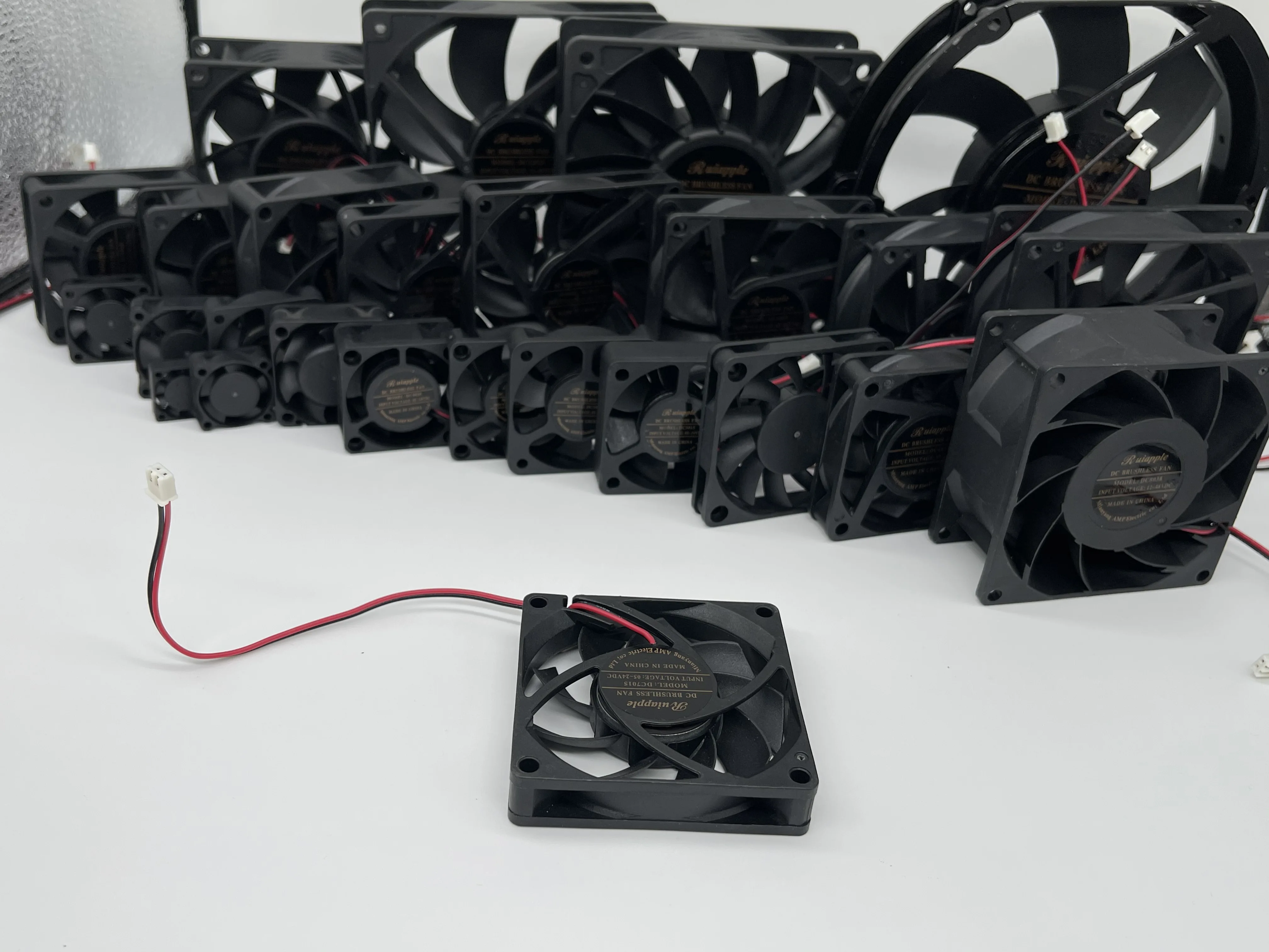 High quality dc 7015 70*70*15 mm radiator Fan 12 volt 24 volt 48 volt DC Cooling Fan