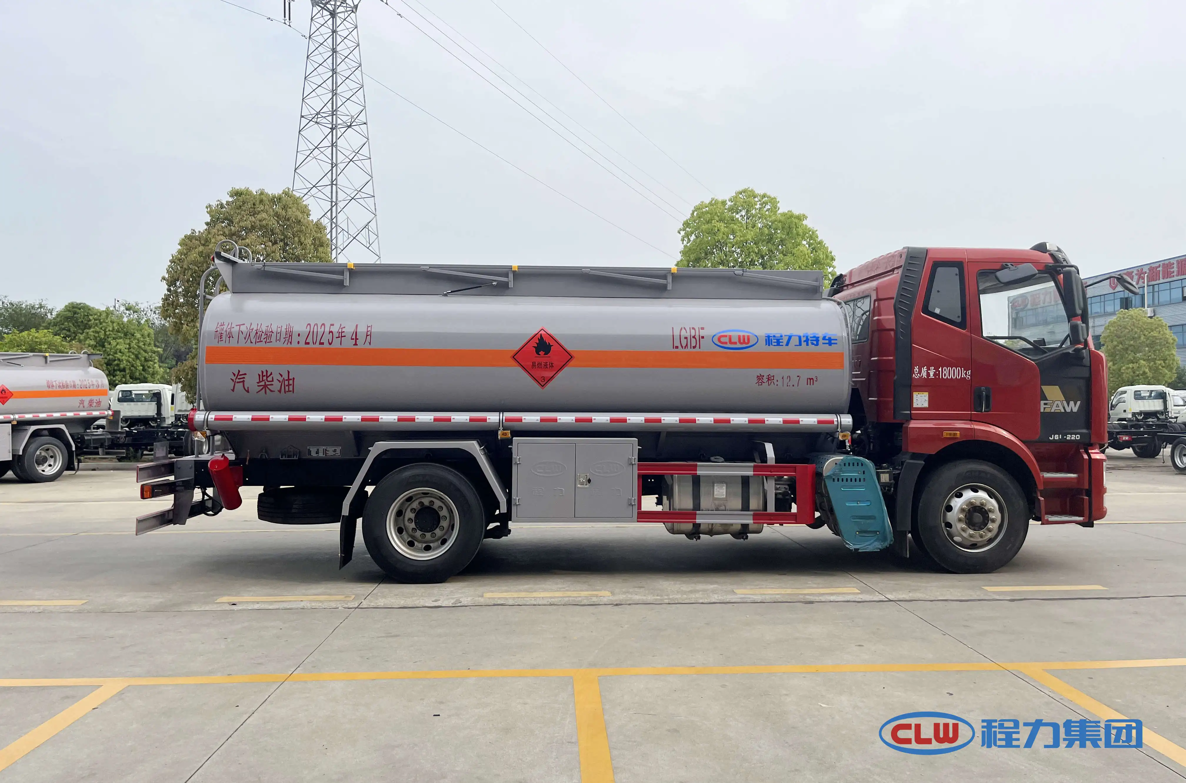 China Supplier 4X2 Fuel Tank Truck 10000L Fuel Tank Truck Oil Diesel Gasoline Transport Truck