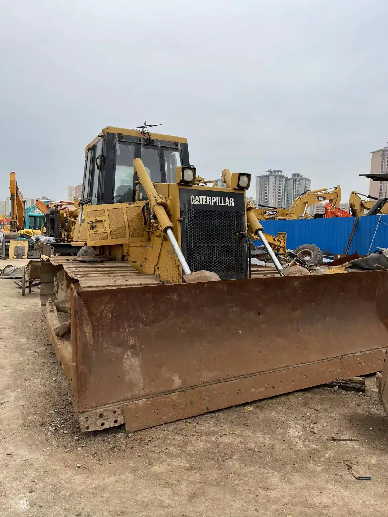 Бывший в употреблении оригинальный японский бульдозер cat D6g