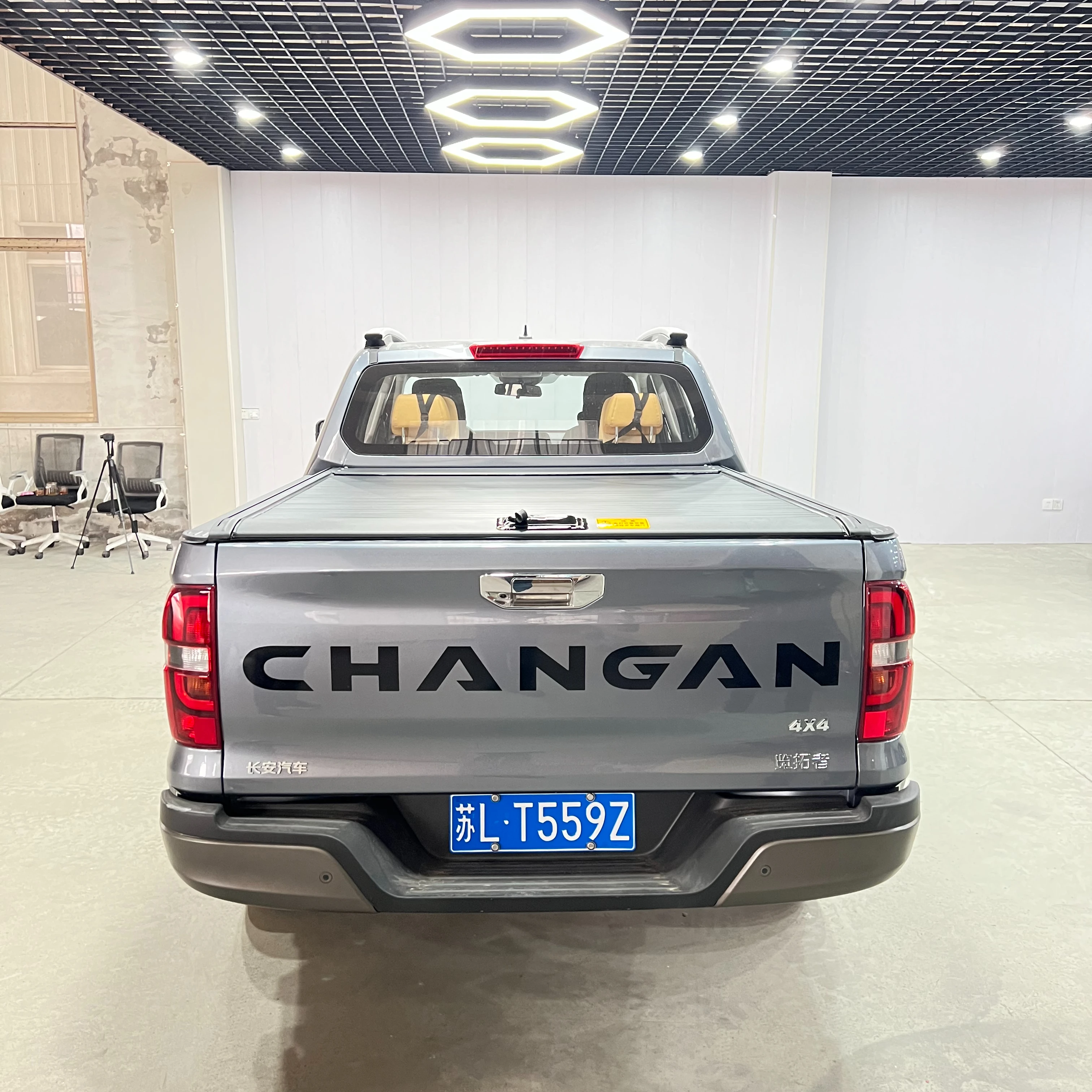 Toyota Tundra Truck Bed Cover for Pick Up Plastic Truck Tonneau Cover Electric Retractable Truck Bed Cover