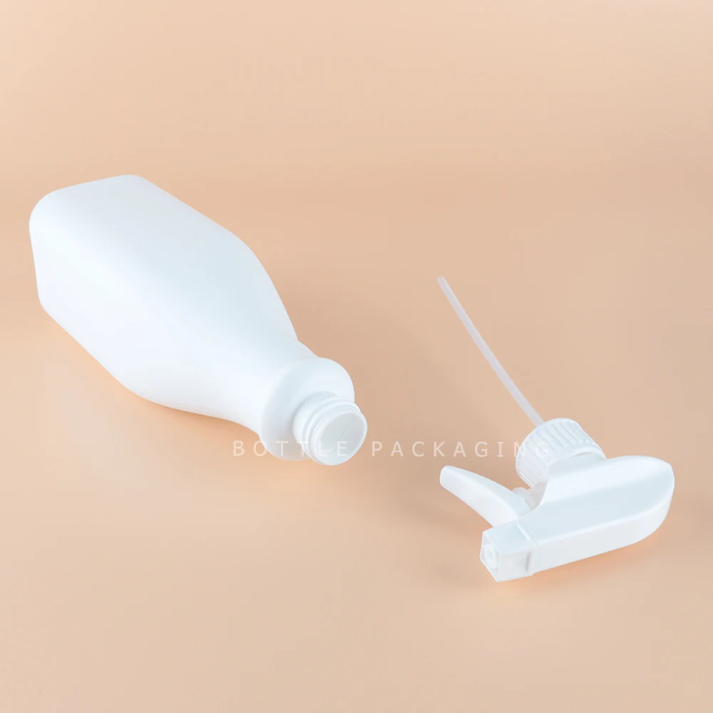 Custom Color White HDPE 25oz 750ml Can Car Care Spray Bottle Planting Pet Cleaning Toilet Leak Proof Empty Spray Bottle