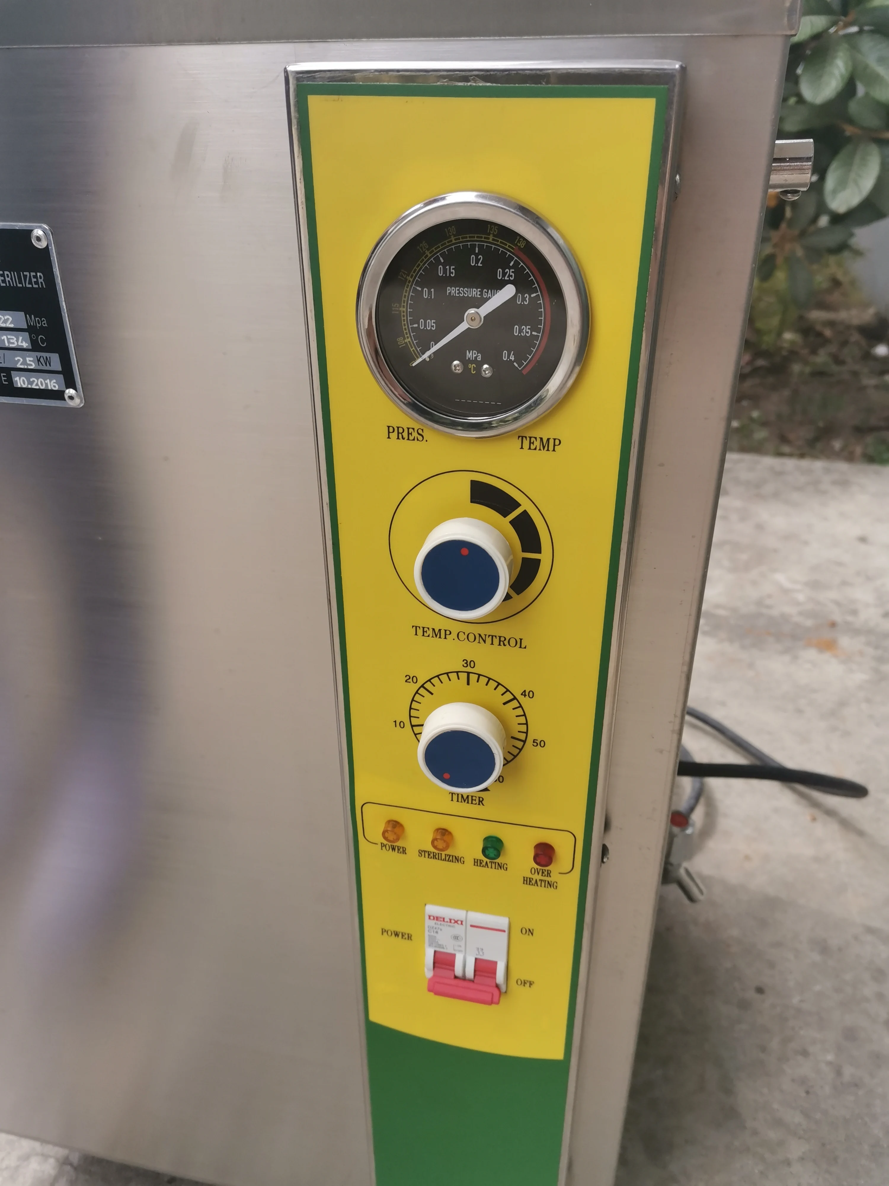 VERTICAL STEAM STERILIZER Autoclave for laboratory