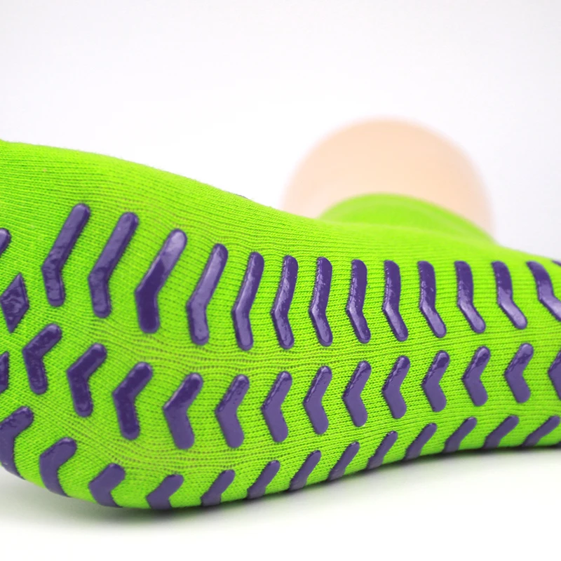 OEM bulk custom logo trampoline park socks indoor playground anti slip grip jump socks