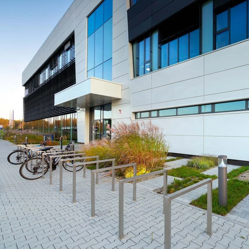 Details of aluminum facade and aluminum panels 4x8ft