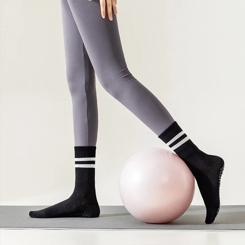 Youyan Crew Silicone Grip Sport Socks Custom Logo Fitness Premium Yoga Socks Anti-Slip Wholesale Cotton Sport Socks For Women