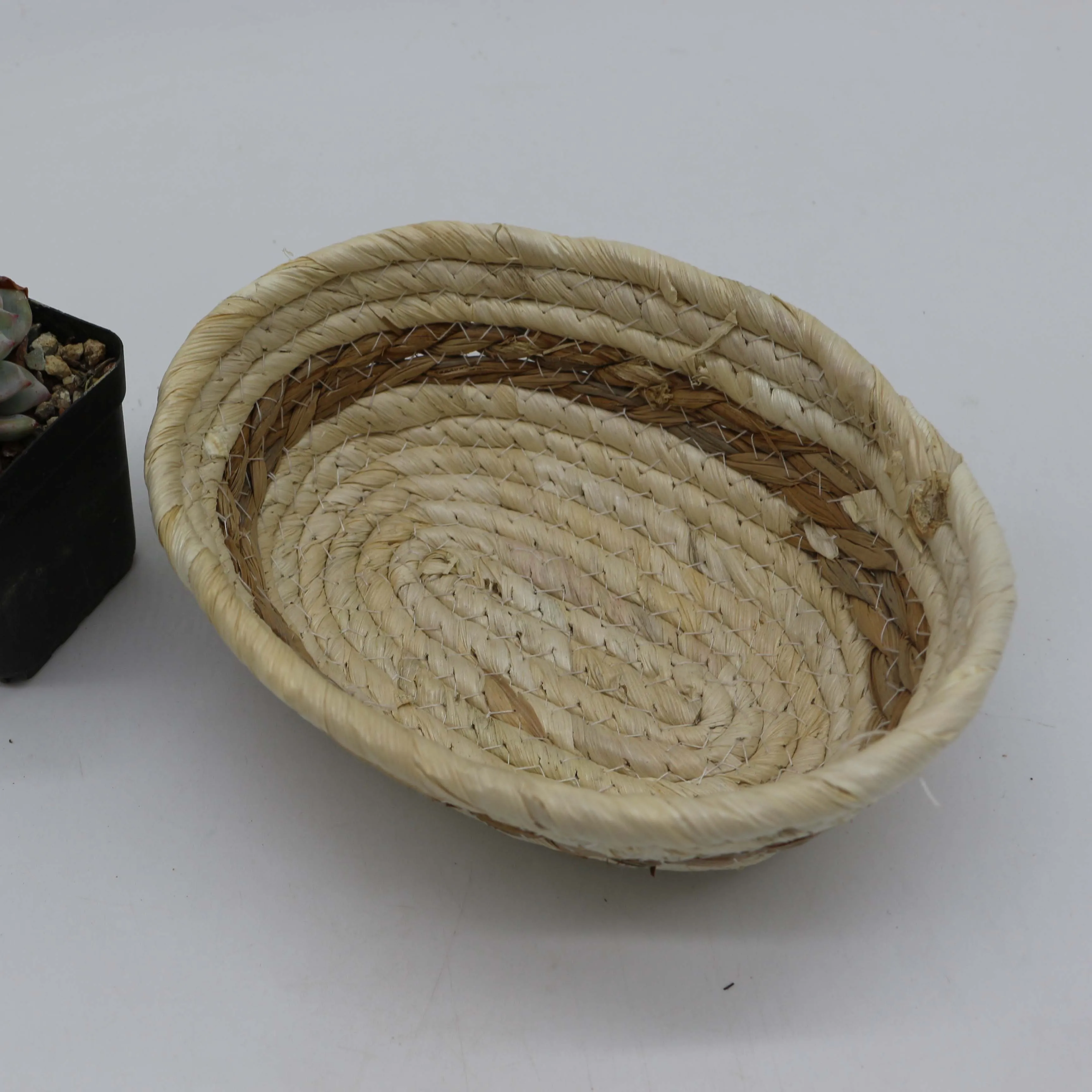 Hot Sale Hand Woven Wicker Rattan Water Hyacinth Storage Basket Wicker Storage Basket for Table