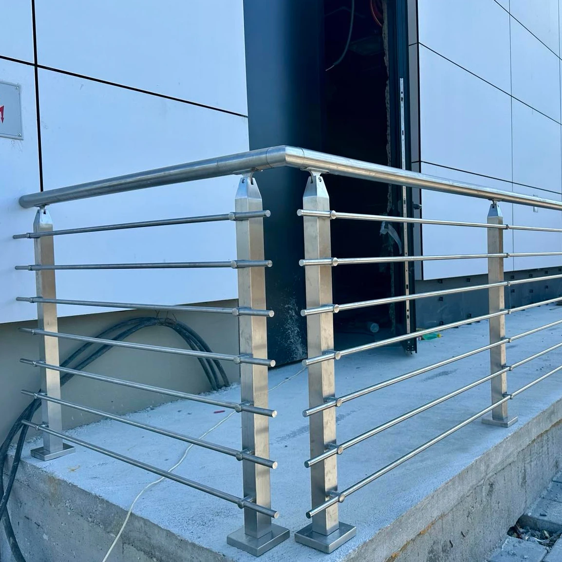 galvanized steel or stainless steel pipe/rod railing system