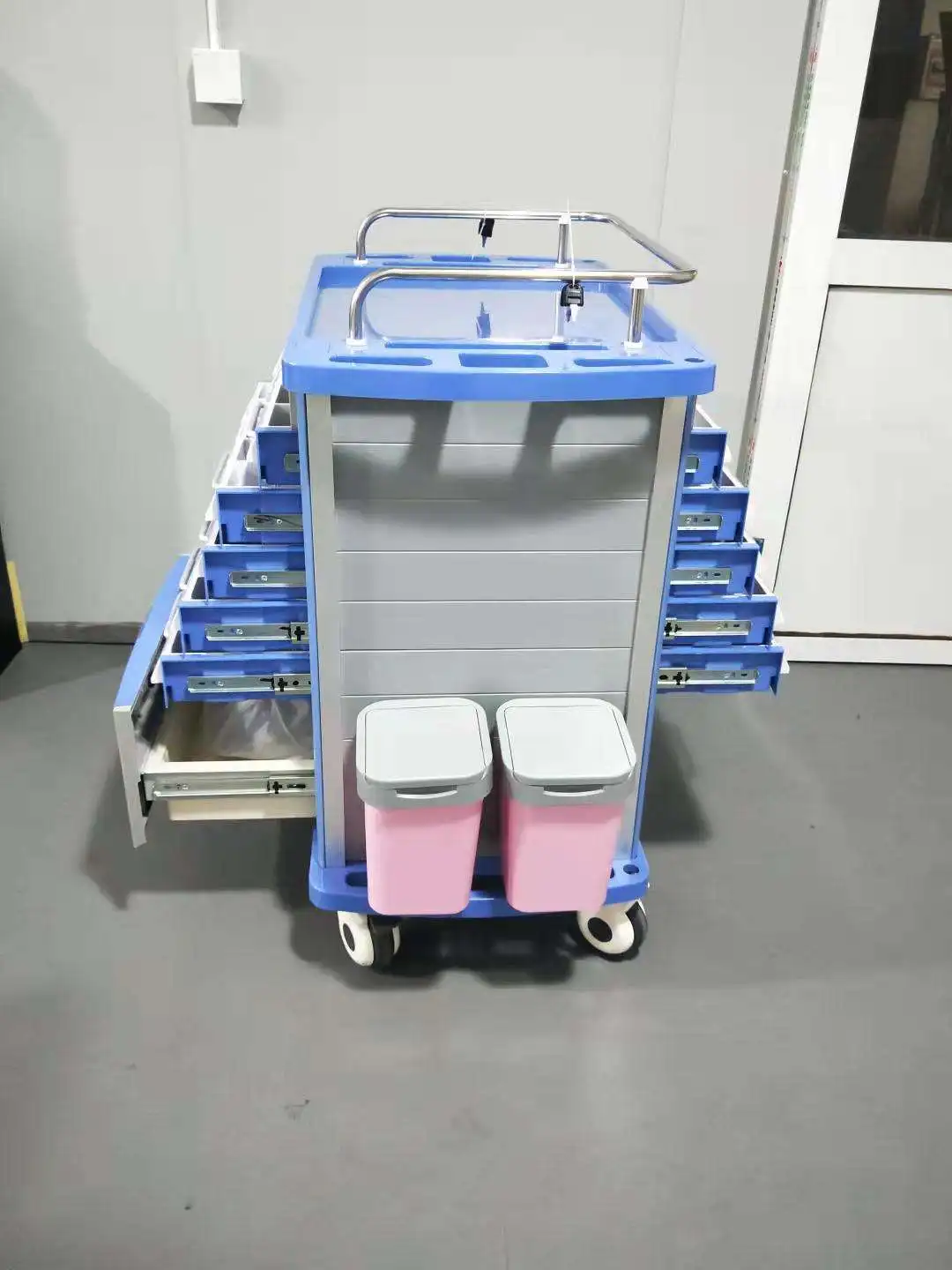 Многофункциональная мобильная медицинская тележка для скорой медицинской помощи