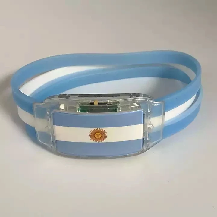 Катар 2022 браслет индивидуальное светодиодное освещение Национальный флаг силиконовый Авор реквизит товар