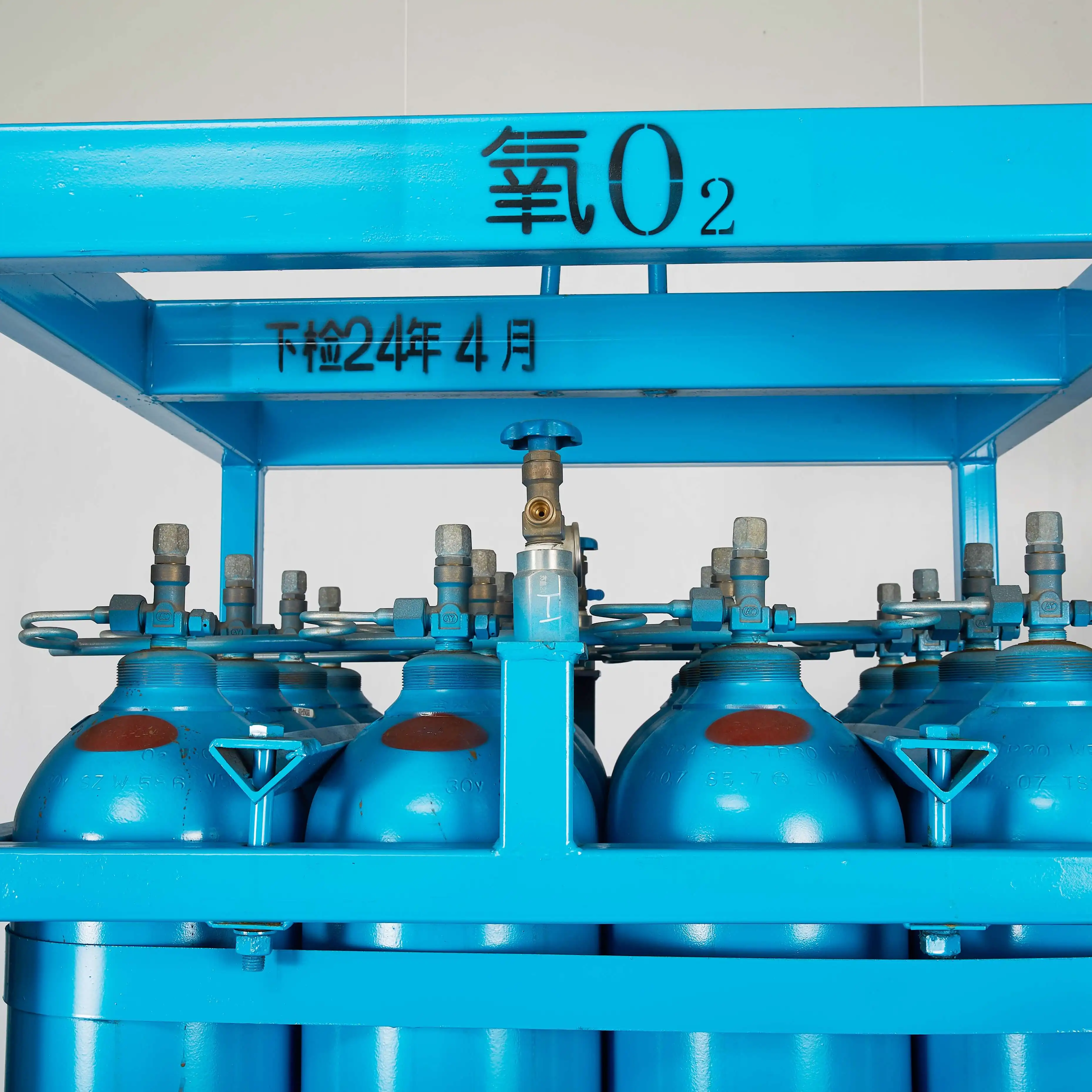 Suppliers from China Factory Oxygen Gas O2 Gas in Gas Cylinders