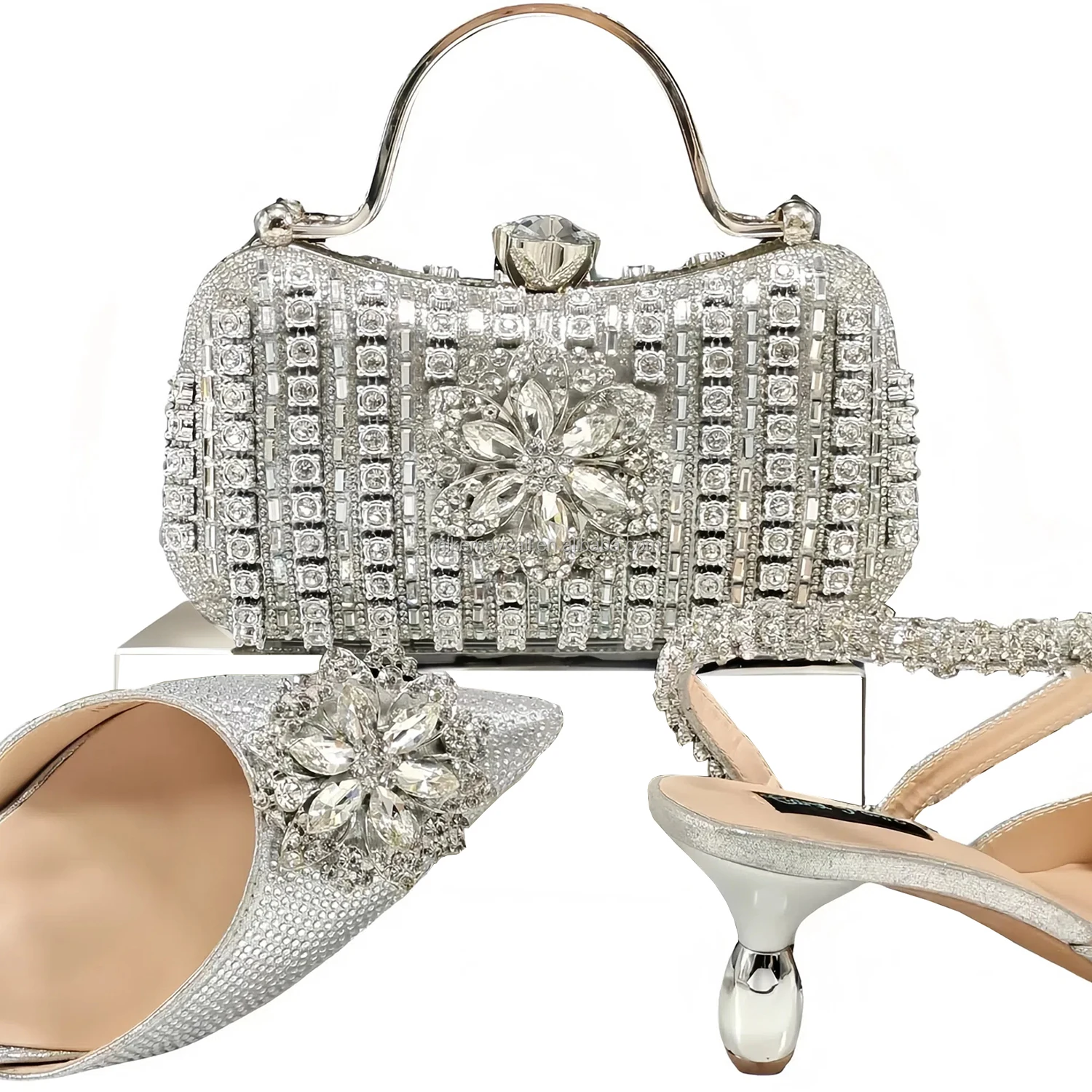 Latest shoes and matching bags with emerald snowflake diamond design are suitable for winter