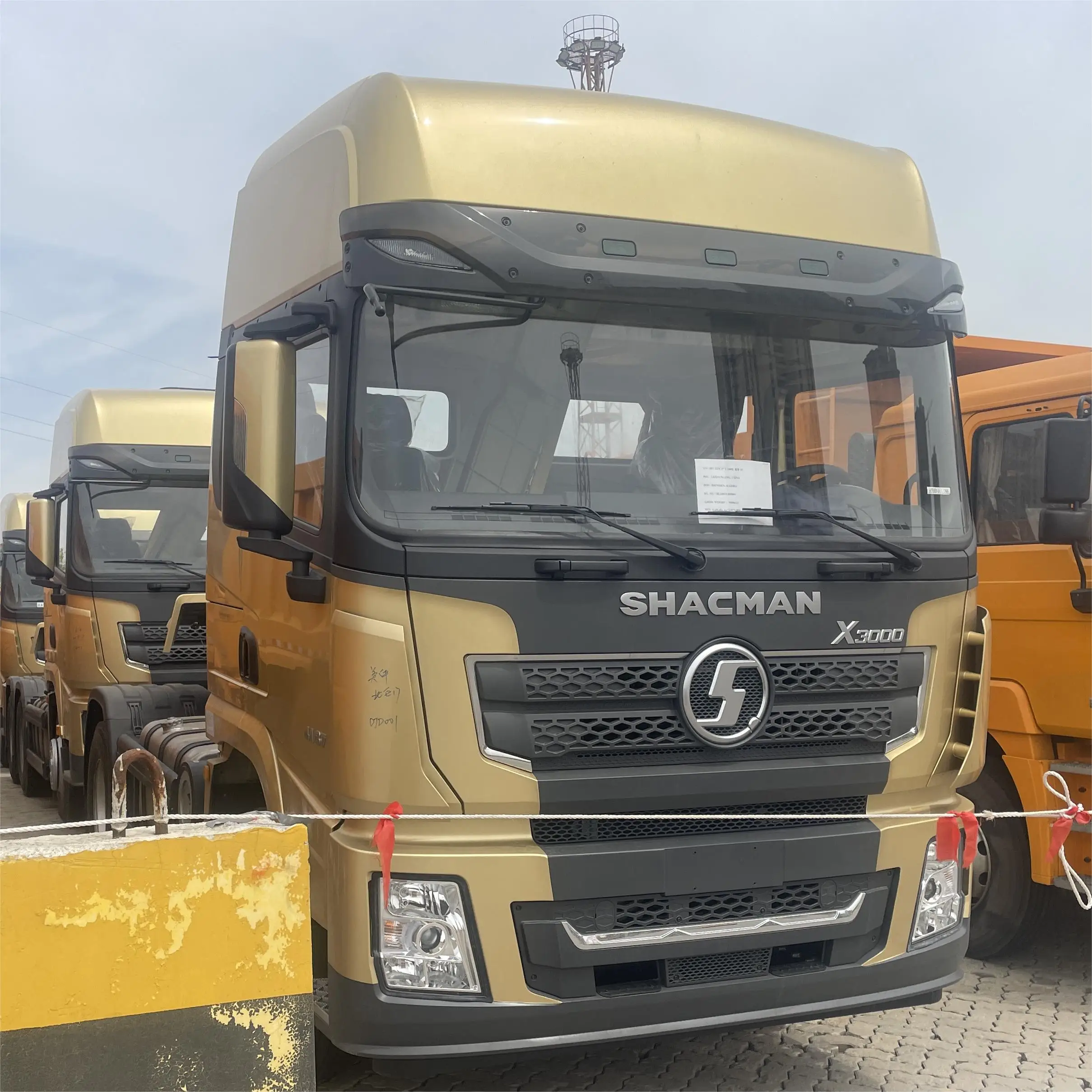 Shacman X3000 420HP 4x2 6x4 Tractor Truck Cummins Diesel LHD for sale