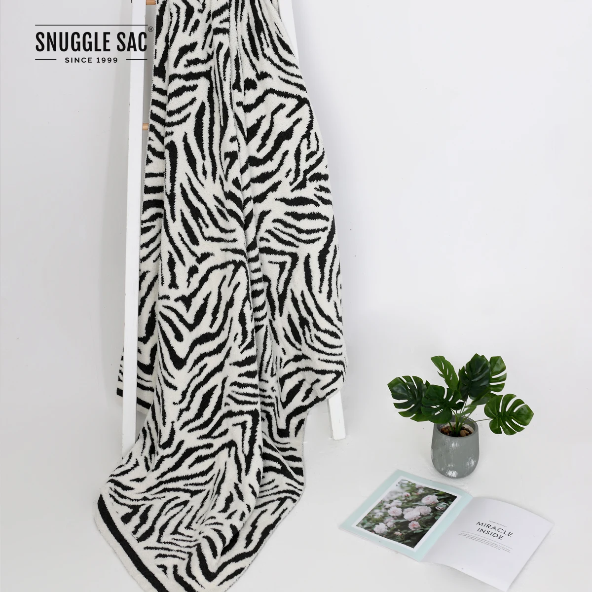 Snuggle Sac Air Feel Fashion Zebra Pattern Mixed Yarn Knitting Super Soft Blanket