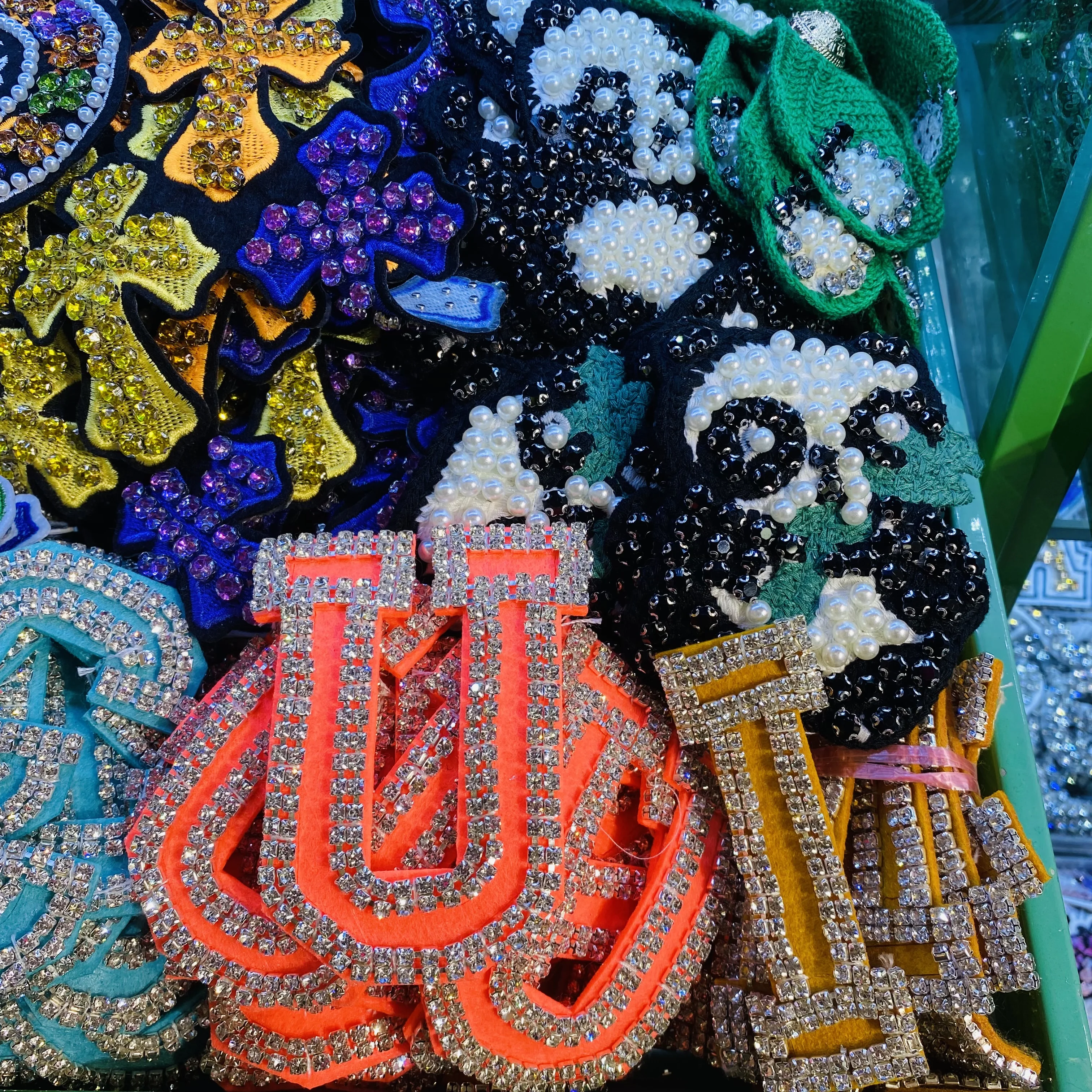 Famous Brands Patch Handmade Badges Appliques logo Stock Patches