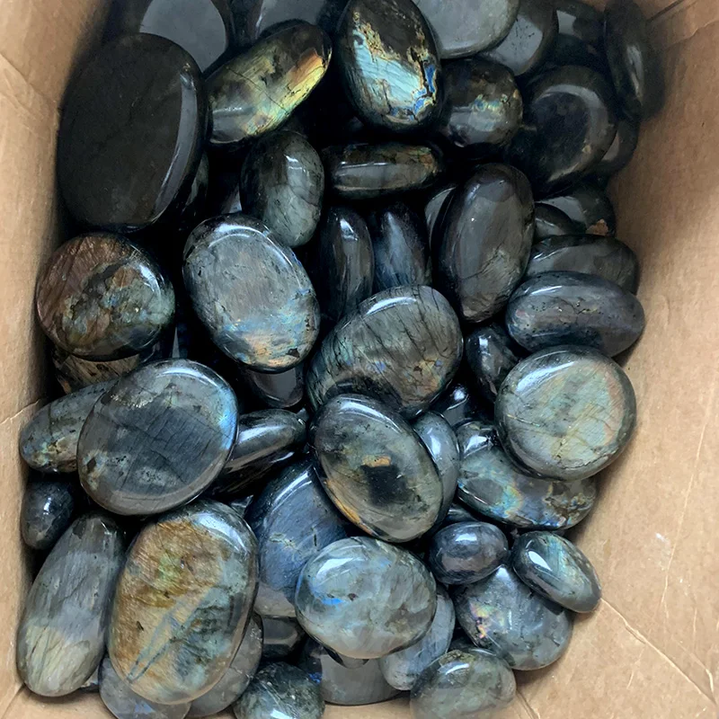 wholesale high quality natural crystal labradorite palm stone with flash for decoration