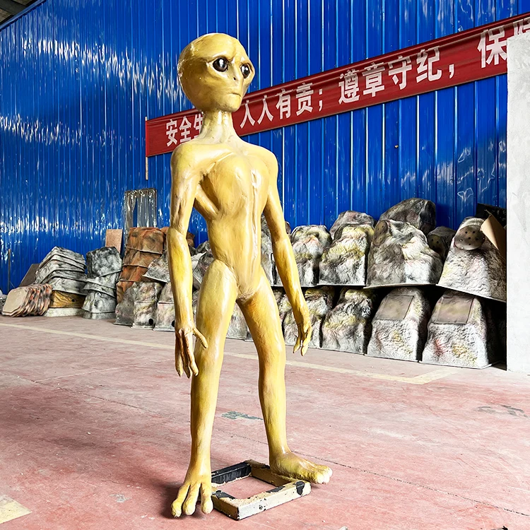 Realistic High Simulation Alien Model Life Size Custom Movie Alien Figure Statue for sale