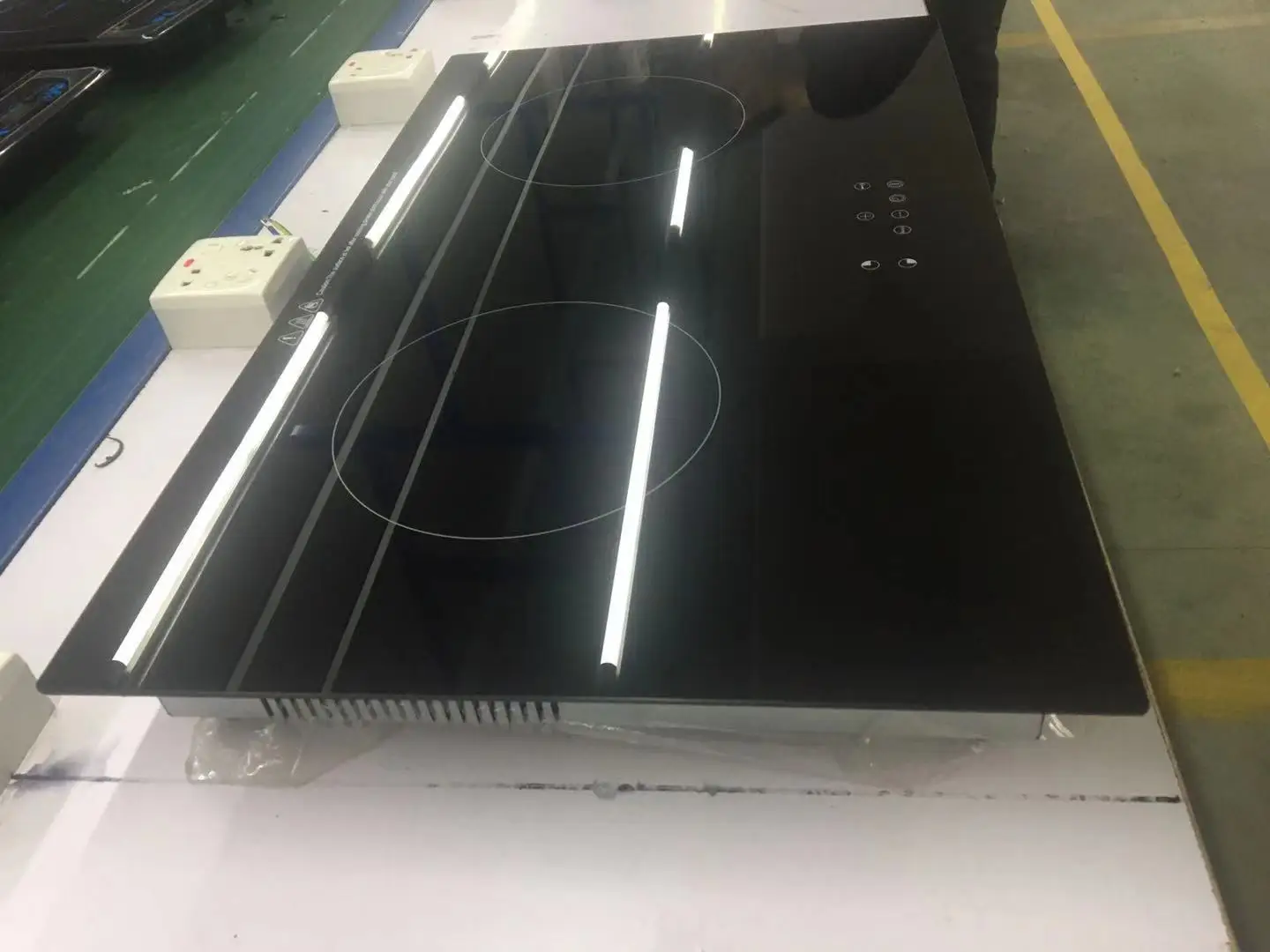 2021 220V EMC With Free Pot Wholesale Factory Two Burner Electric Heater Hob Ceramic Double Induction Cooker