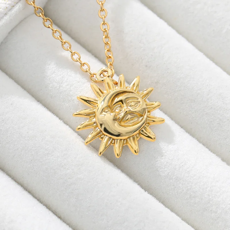 Bohemian Moon and Sun Face Pendant Necklace Golden Minimalist Jewelry Vintage Portrait Coin Collier Collares Friendship Gift