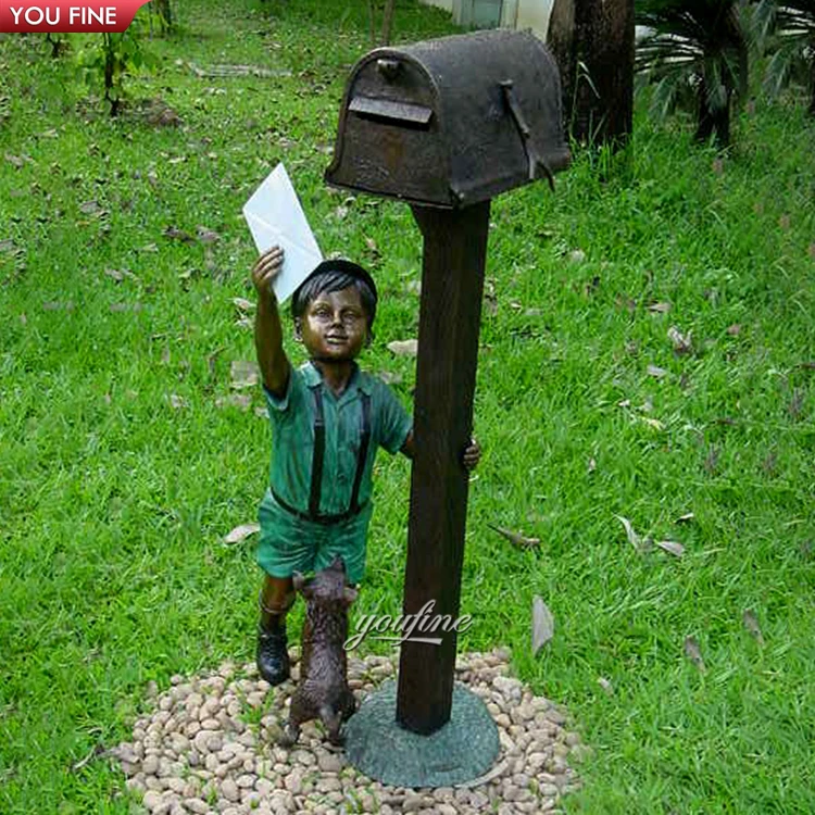Открытый сад в европейском стиле Литая Бронзовая статуя мальчика почтовый