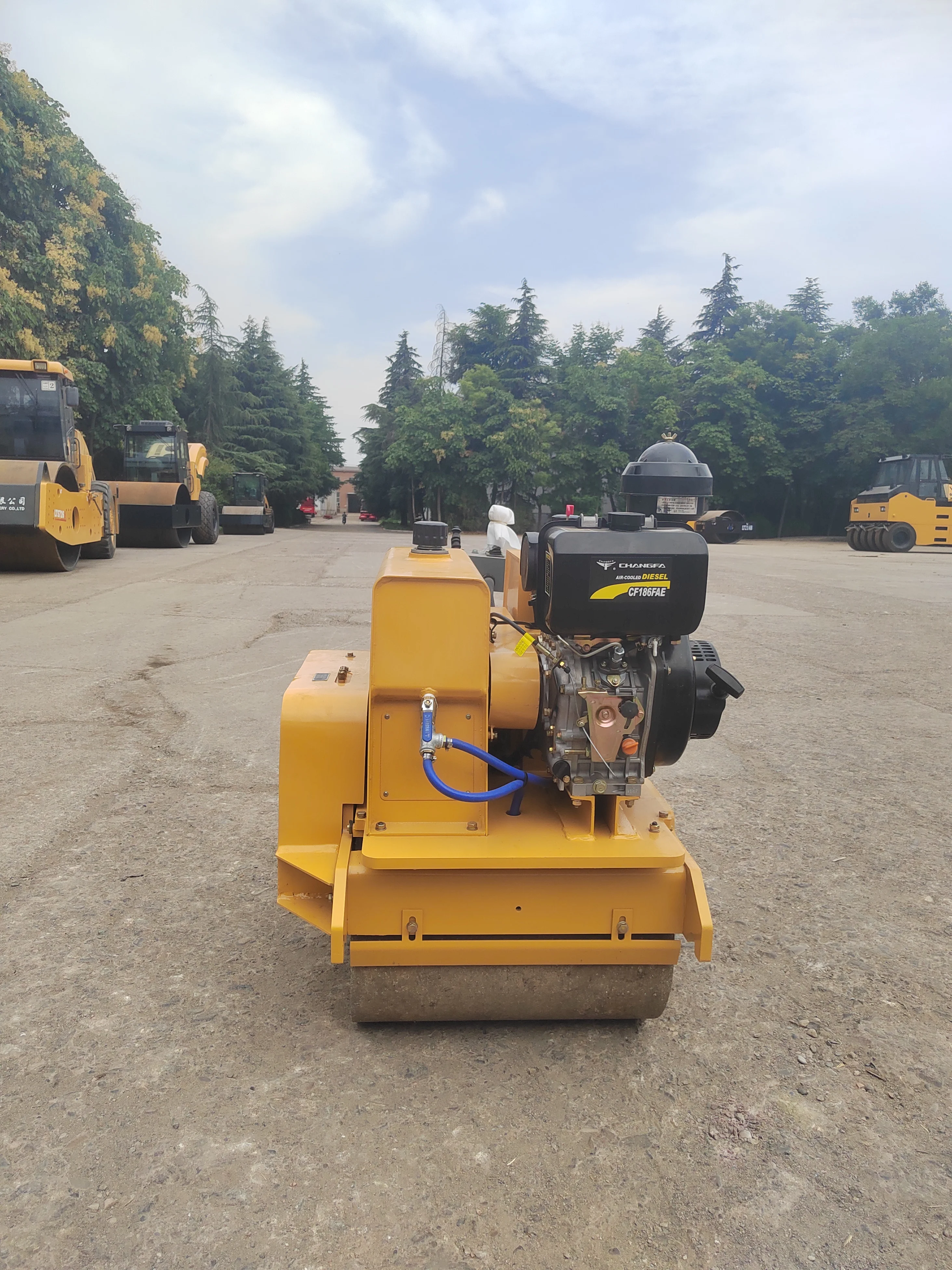 Factory Directly Customized Manual Vibrating Road Roller Road Compact Roller Machine Hydraulic Vibratory Road Roller