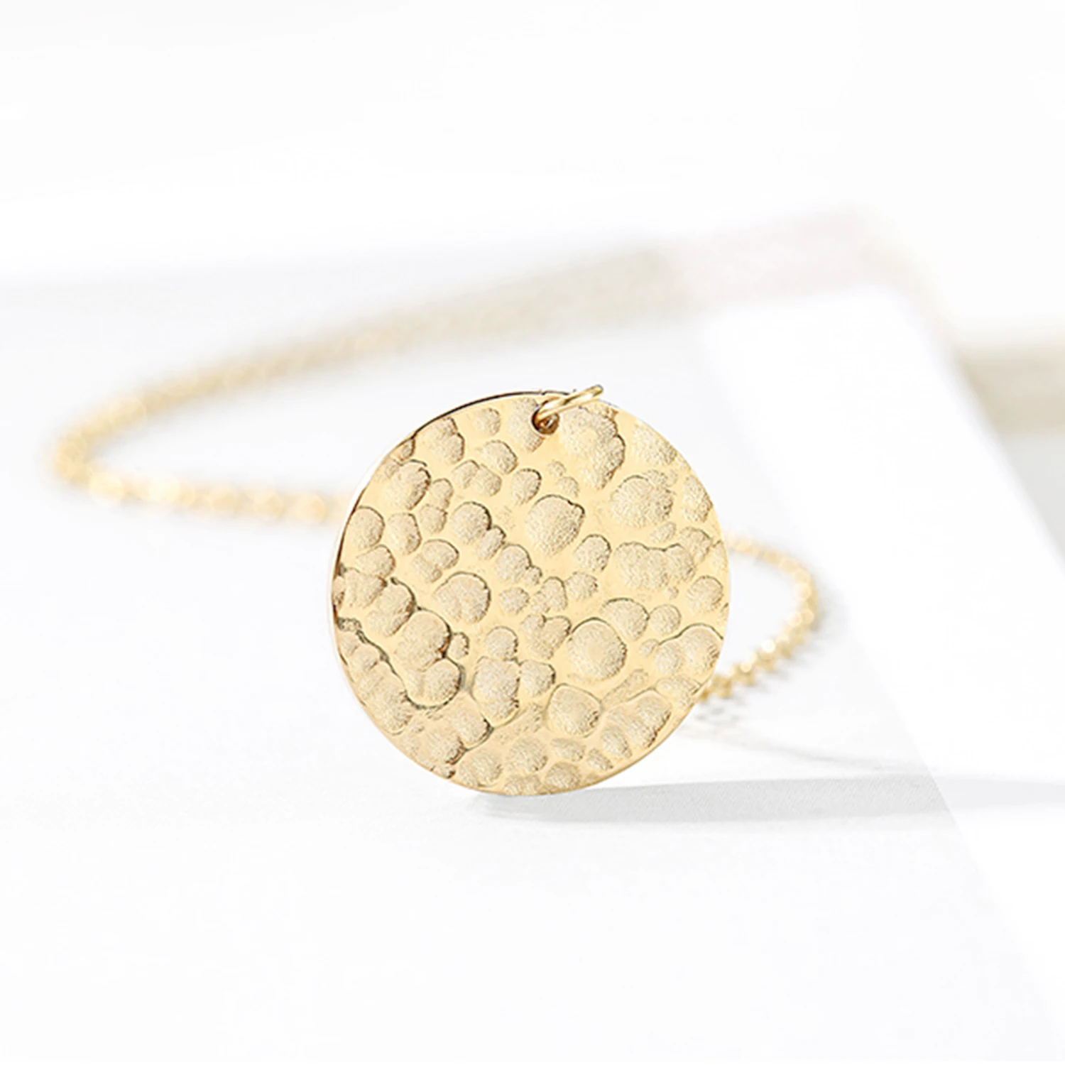 e-Manco Minimalist Round Hammered Custom Pendant Stainless Steel Necklace Sublimation Blank Laser Engraving Jewelry for Women