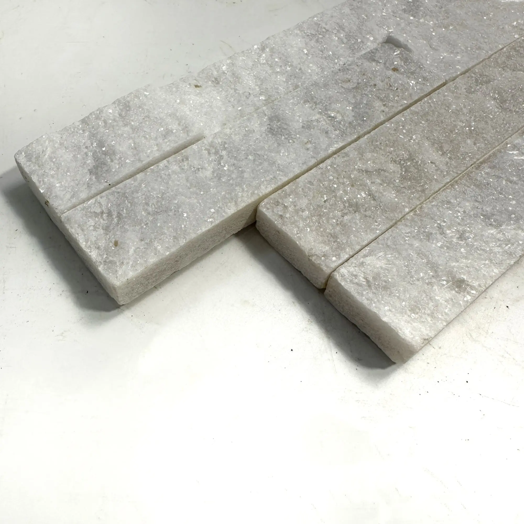 Popular Design Cut Edge Natural Stone Tiles Slate Veneer Cladding for Interior Exterior Wall Cladding Decoration