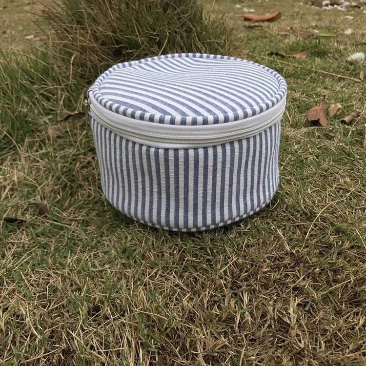 Personalized Embroidered Seersucker Cosmetic Bag Zipper Pouches Round Jewelry Case Round Cosmetic Bag for Bridesmaid Gifts