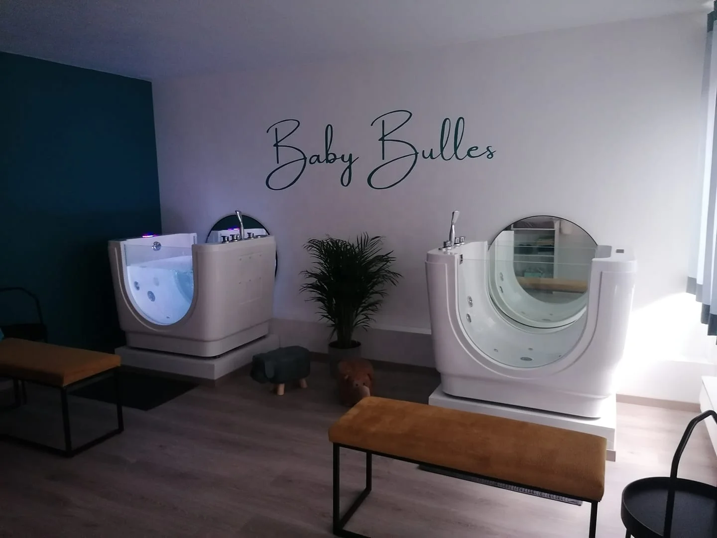 European Style Indoor FreestandingThermostatic Lighting Surfing Newborn Bath Tub Baby Spa