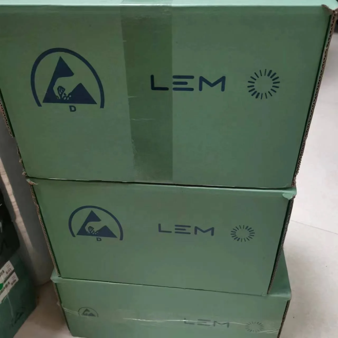 AP100B420L Hall current sensor LEM Lem100A 12~24 V accuracy 1% -20~60 ° C