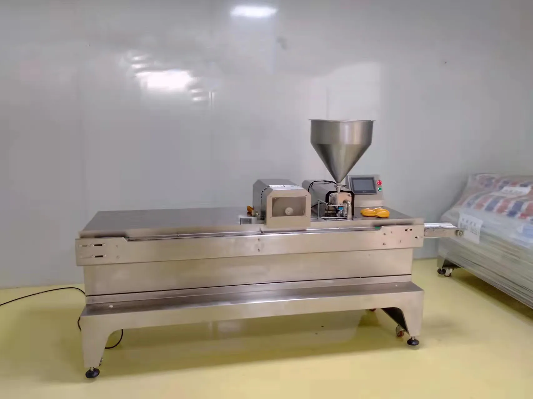 Chocolate Paste Cream Jam Filling Injecting Machine Bread Puff Cake Filling Machine for Sale