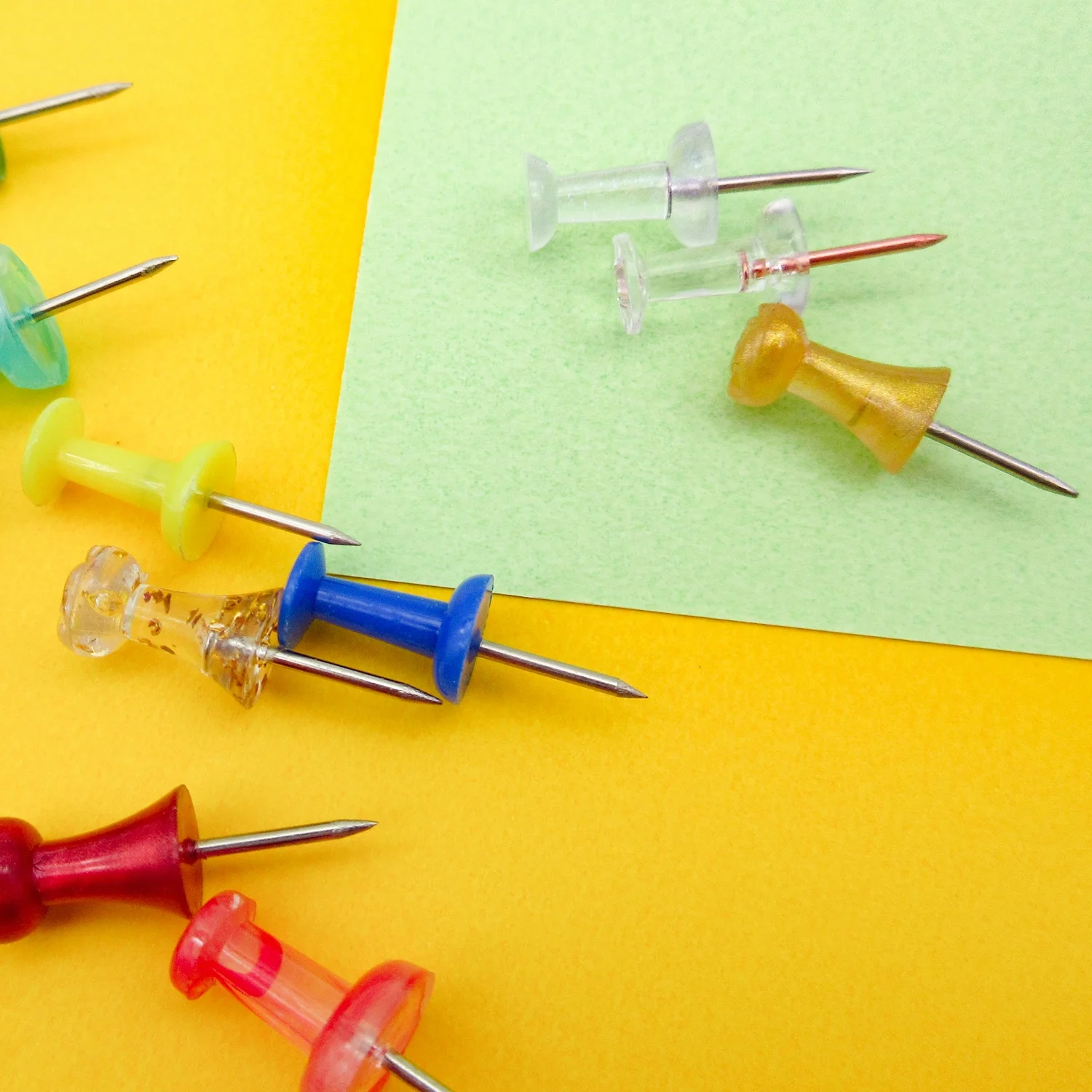 Various shapes and colors office plastic novelty golden rose colorful push pins and thumb tacks box packing for home daily used