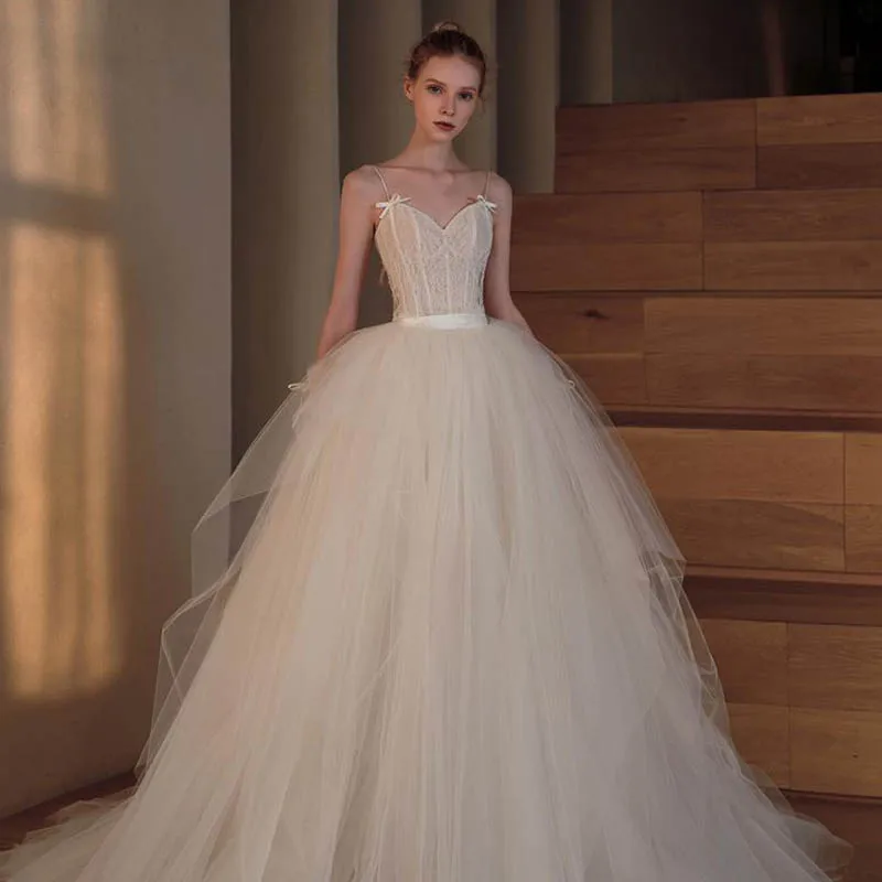 Modern Luxury Simple Bridal Dress French White Sleeveless Wedding Gown Dress Online Lace Vintage Classic Wedding Dresses