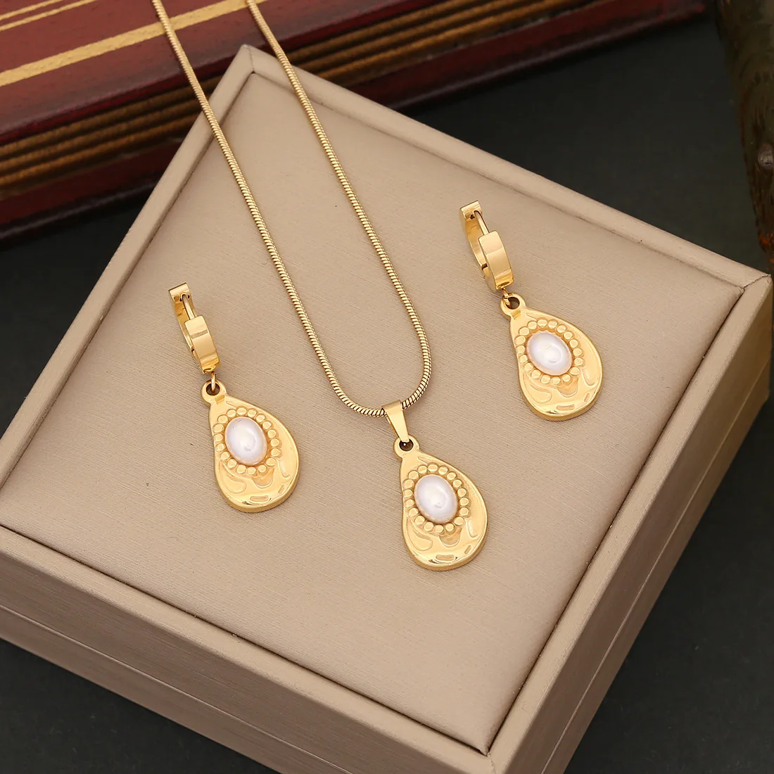 Simple Luxury 18k Gold Plated Women Geometric Round Pearl Pendant Stainless Steel Necklaces Earrings Fashion Jewelry Sets