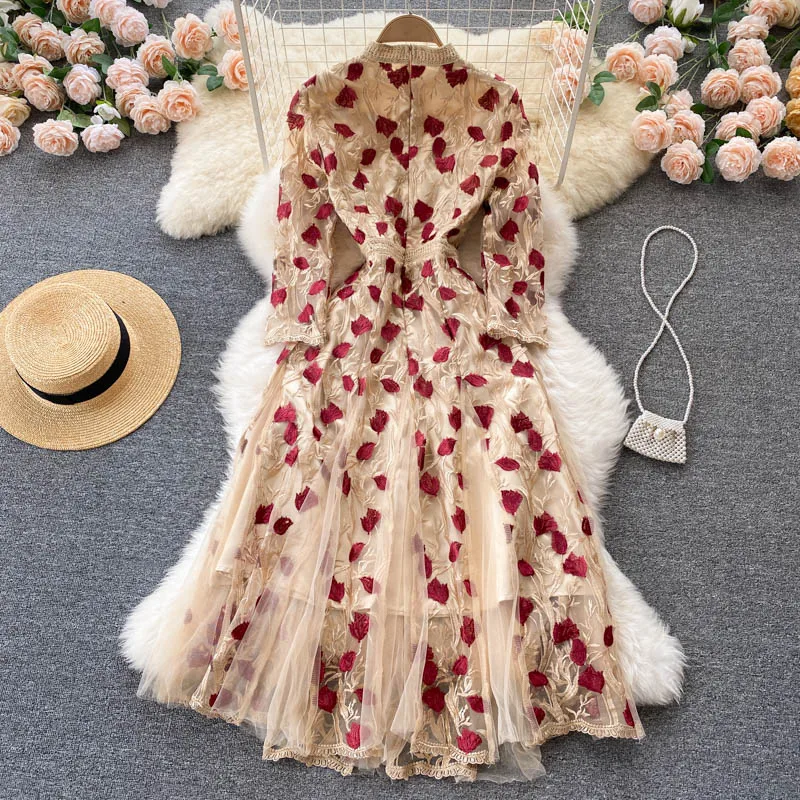 Vintage palace style flower embroidery dress for women  new style high-end gauze skirt