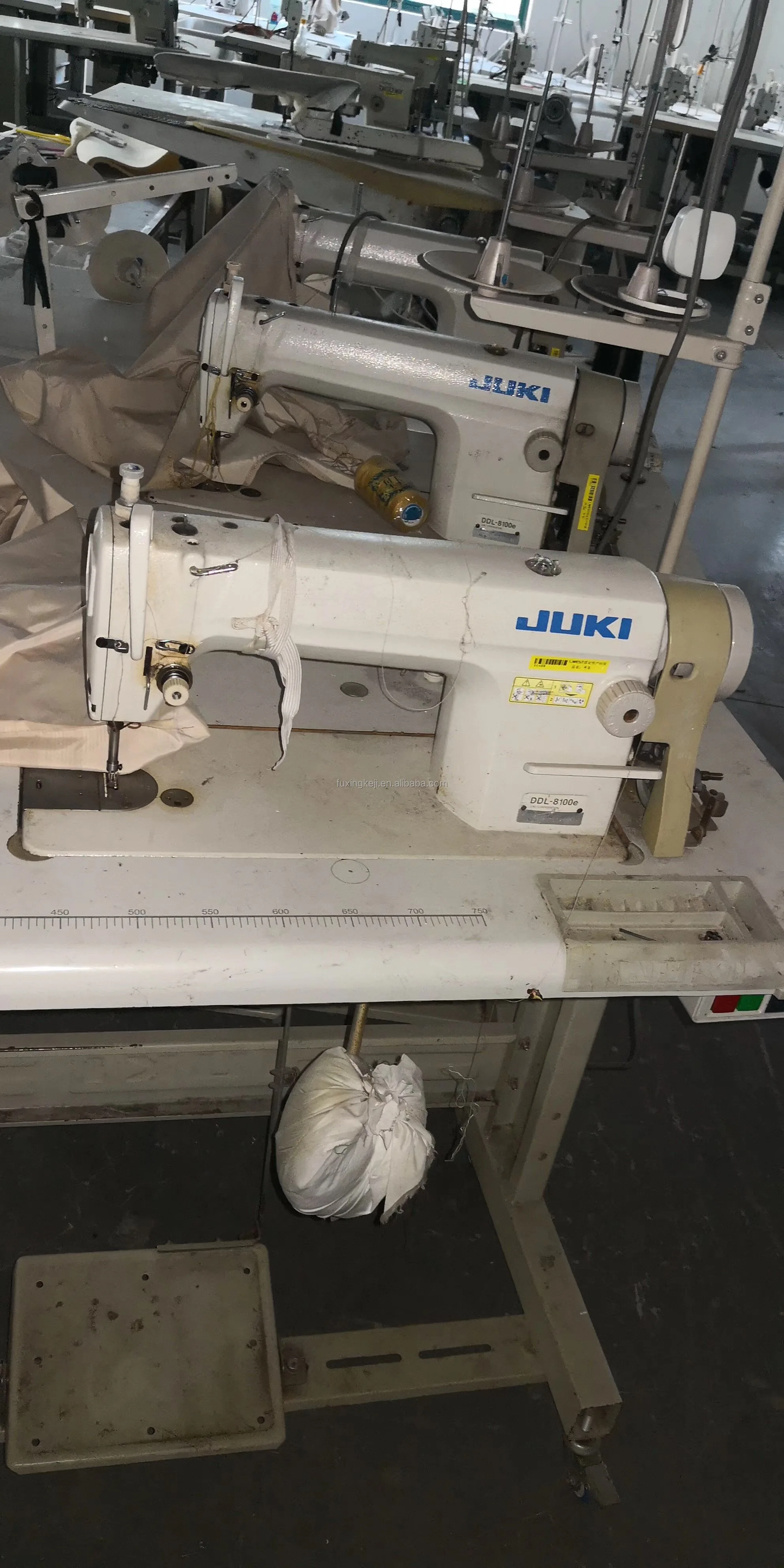 Used JUKIs DDL-8100E Single Needle Lockstitch Sewing Machine With Table straight stitch universal clothing manufacture machine