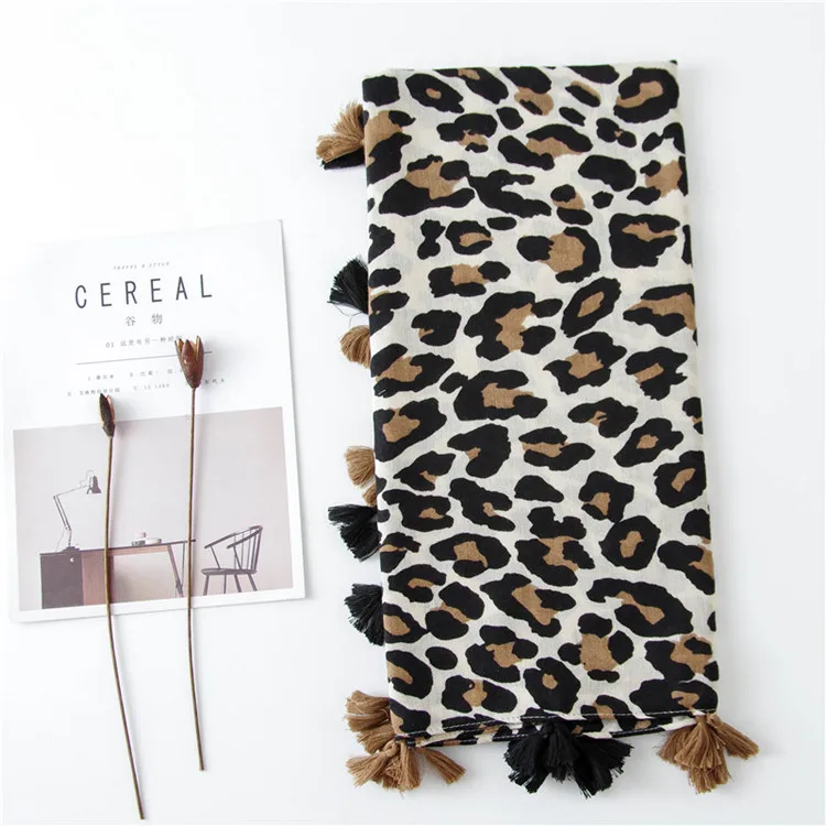 Classical Fashion Cotton Leopard Print Scarfs for Women Stylish Shawl Long Foulard Hijab Scarf with Tassel