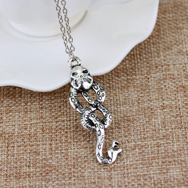 Wholesale Vintage Anime Neck Jewelry India Snake Necklace Stainless Steel Neck Chain Snake Pendant Necklace