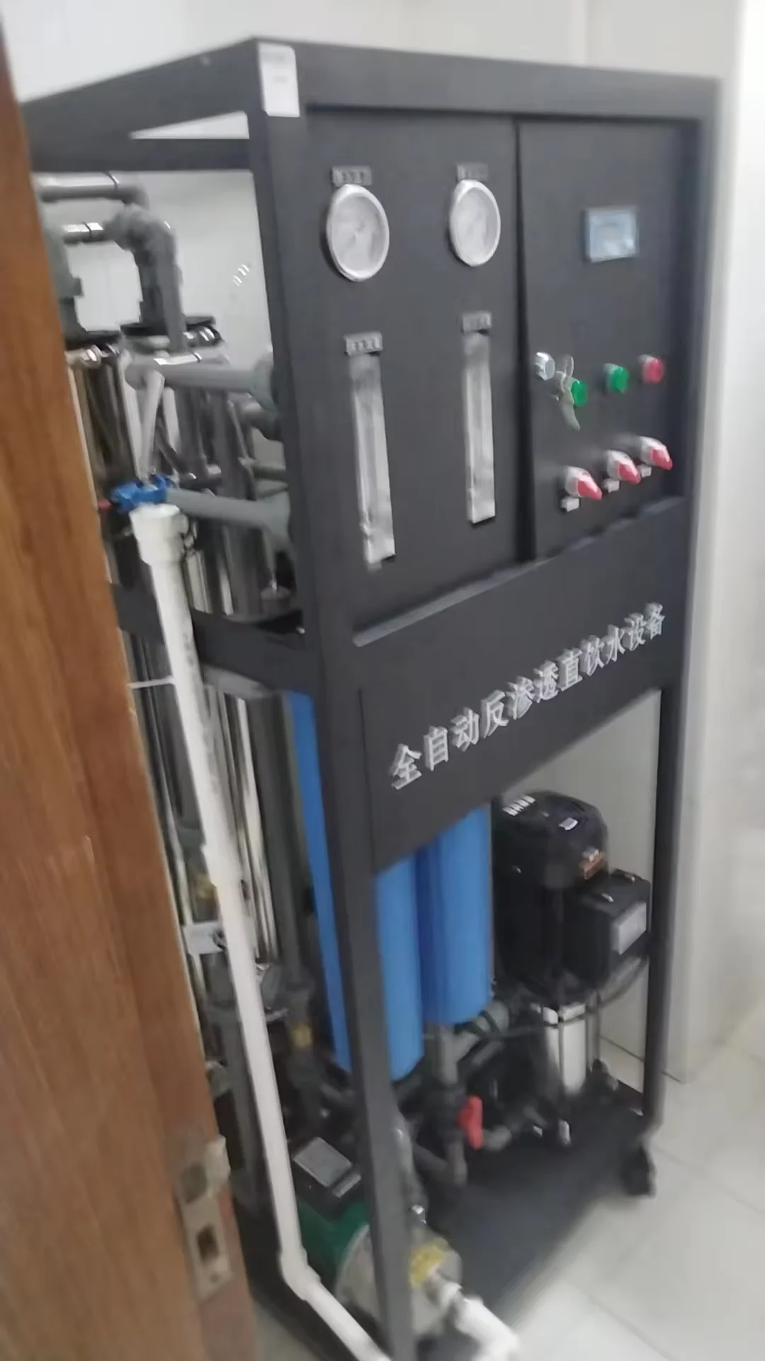 Automatic 500L per hour industrial reverse osmosis systeml underground drinking water purification treatment machinery