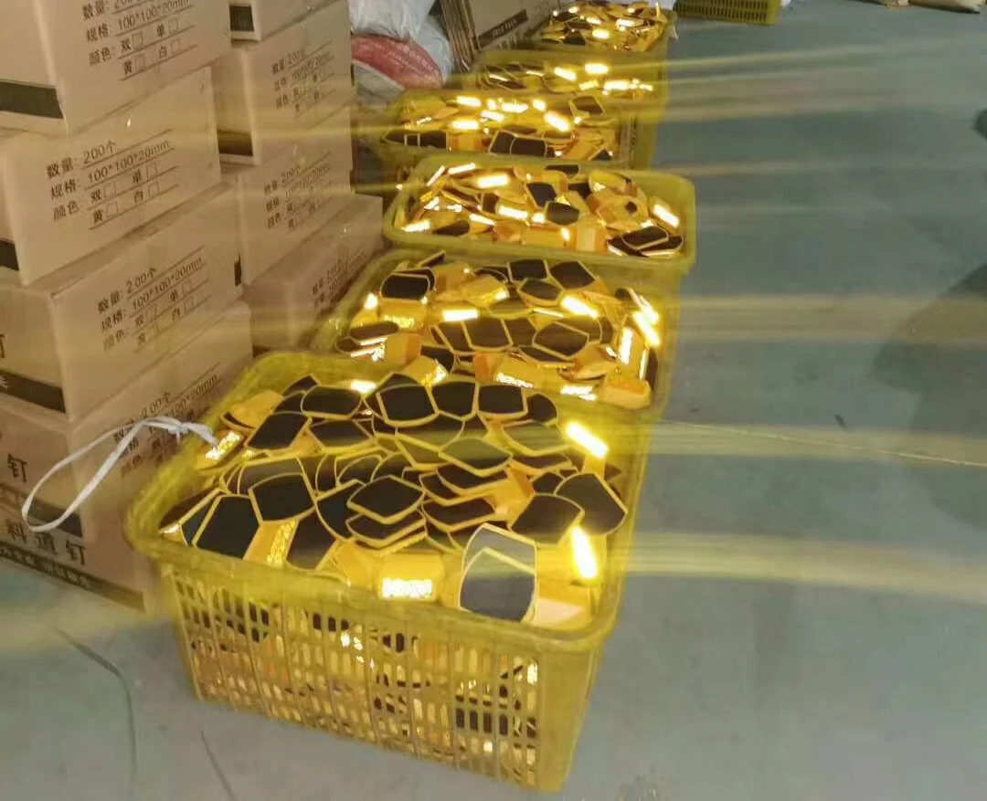 Plastic Road Studs White Cat Eye ABS Plastic Traffic Reflective Road Stud Lights Reflective lights