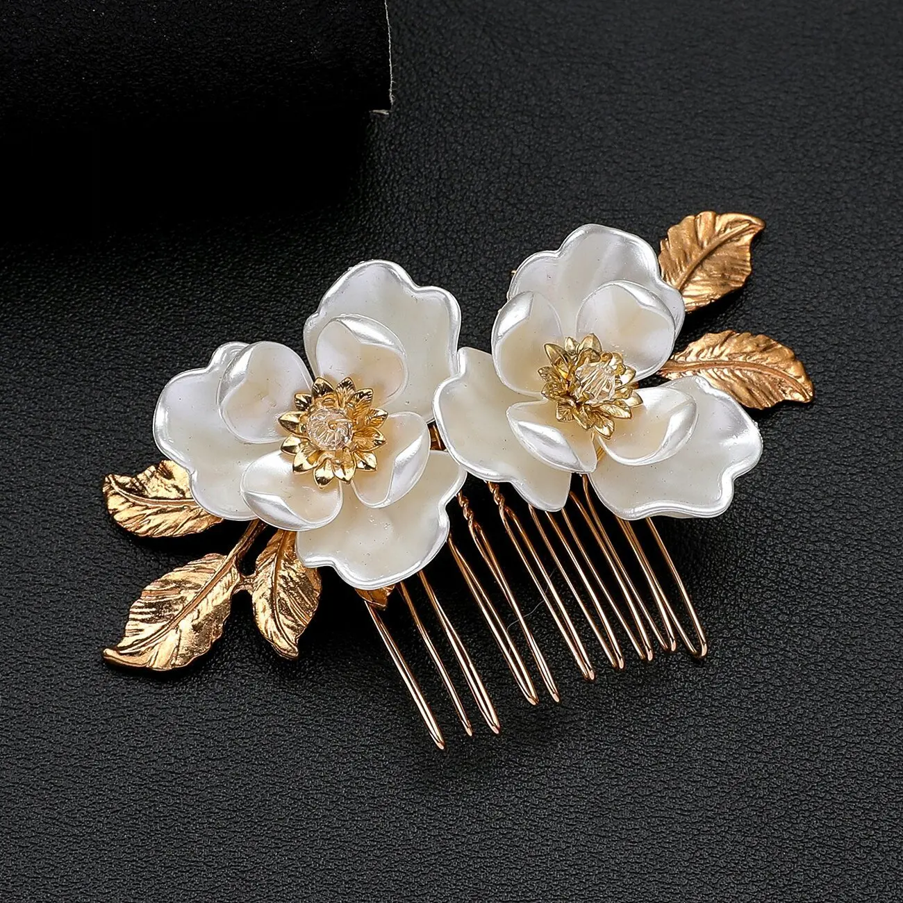 Wholesale Bride Headdress Factory Direct Elegant White Lotus & Golden Flower Heart Comb Wedding Dress Hair Accessories