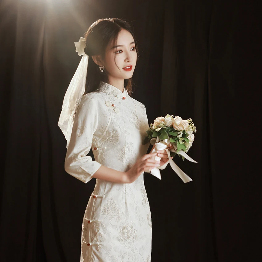 2024 new lace cheongsam for young girls with high-end temperament modest lace wedding dress lace