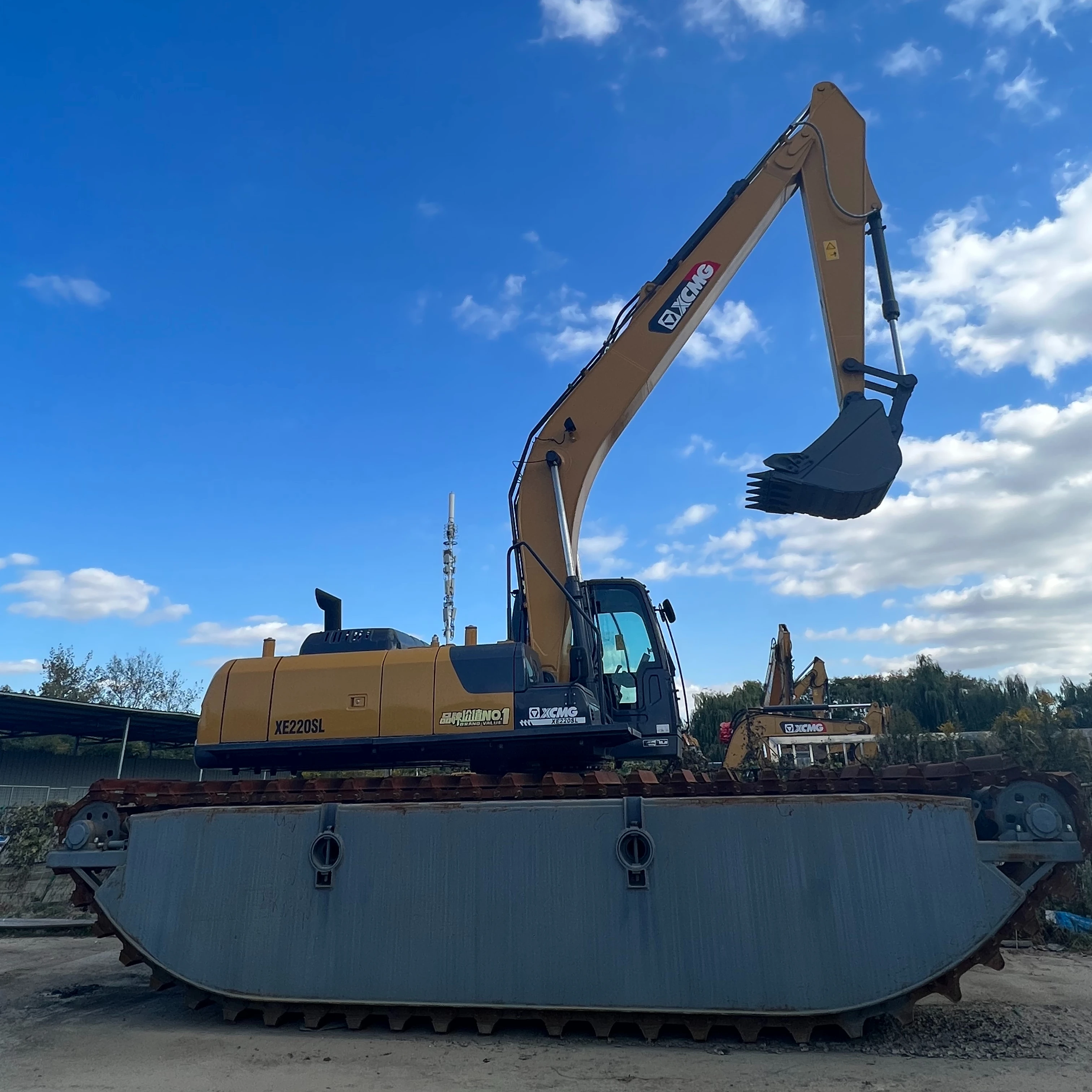 Amphibious crawler floating excavator amphibious excavation for swamp and marsh