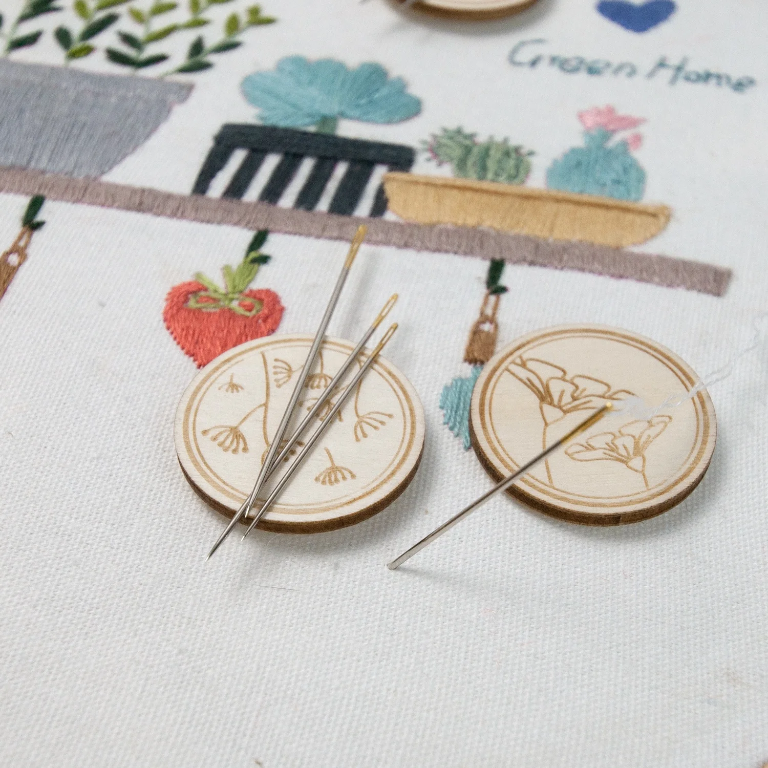 Hand Sewing Pin Stitch Needles with Wooden Needle Minders Kit