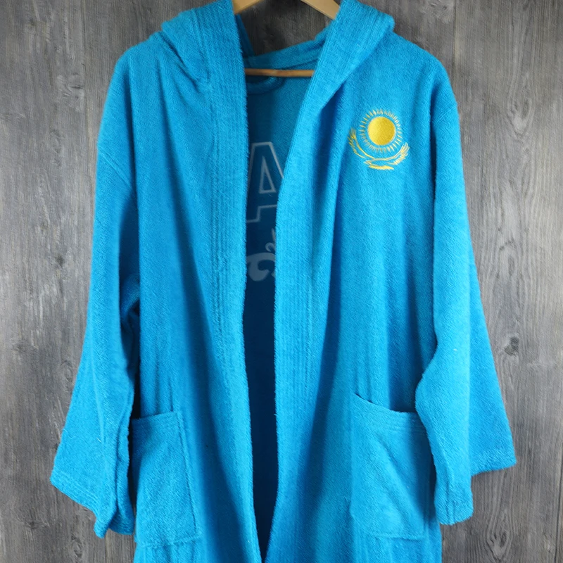 High quality hotel 100% cotton terry hooded men bathrobe customized super warm and soft bathrobe with logo