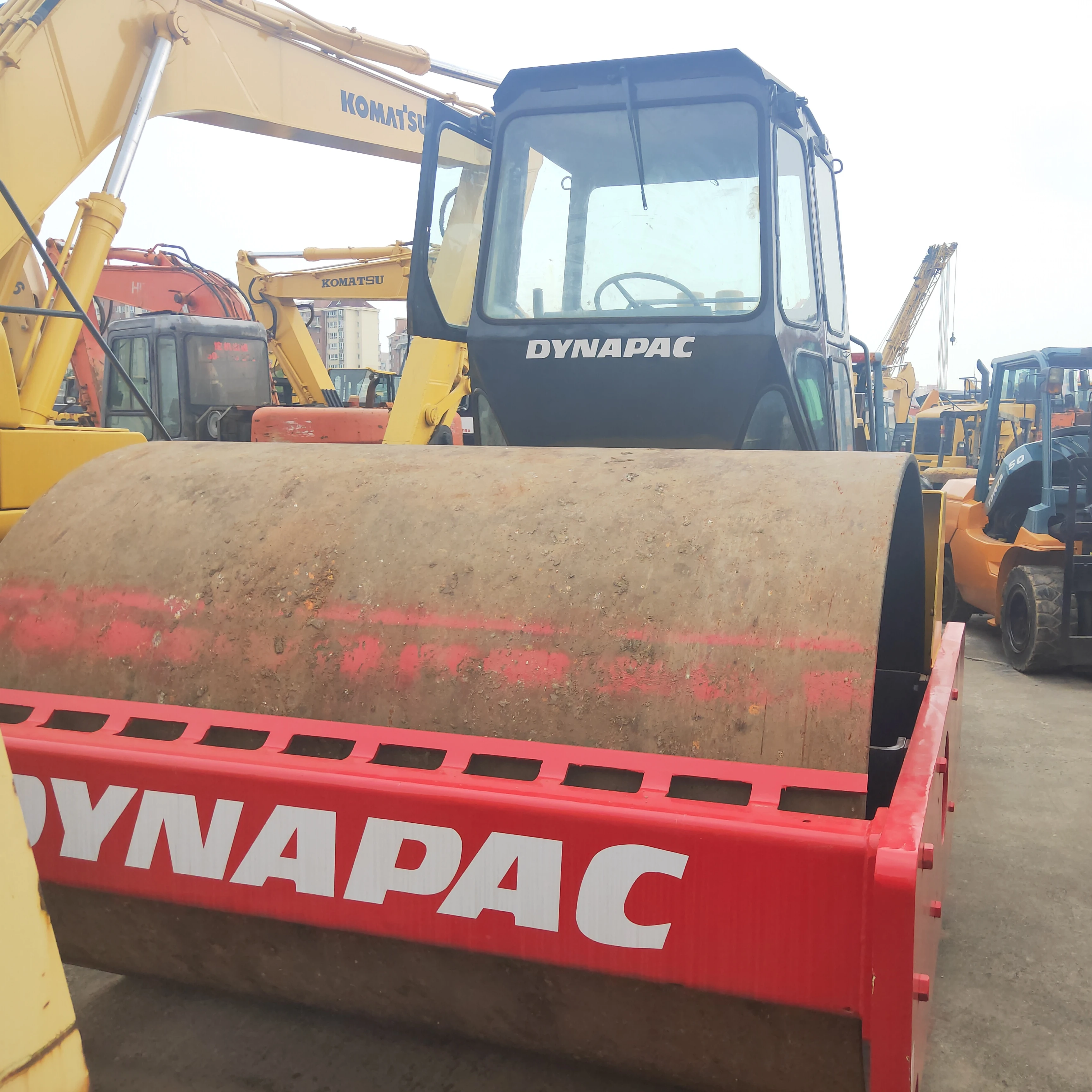 Б/у дорожный строительный аппарат Dynapac CA25D однобарабанный Вибрационный каток уплотнитель трехколесный вибрирующий
