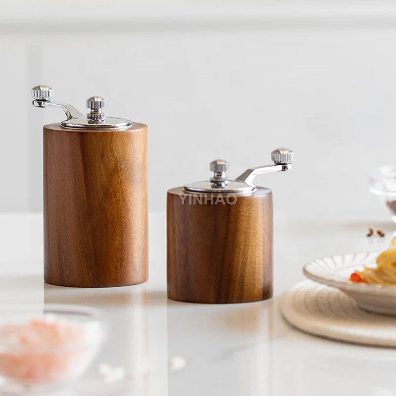 Kitchen Accessories&Gadgets Wooden Shakers with Adjustable Ceramic Core Gear Crank System Wooden Salt and Pepper Grinder