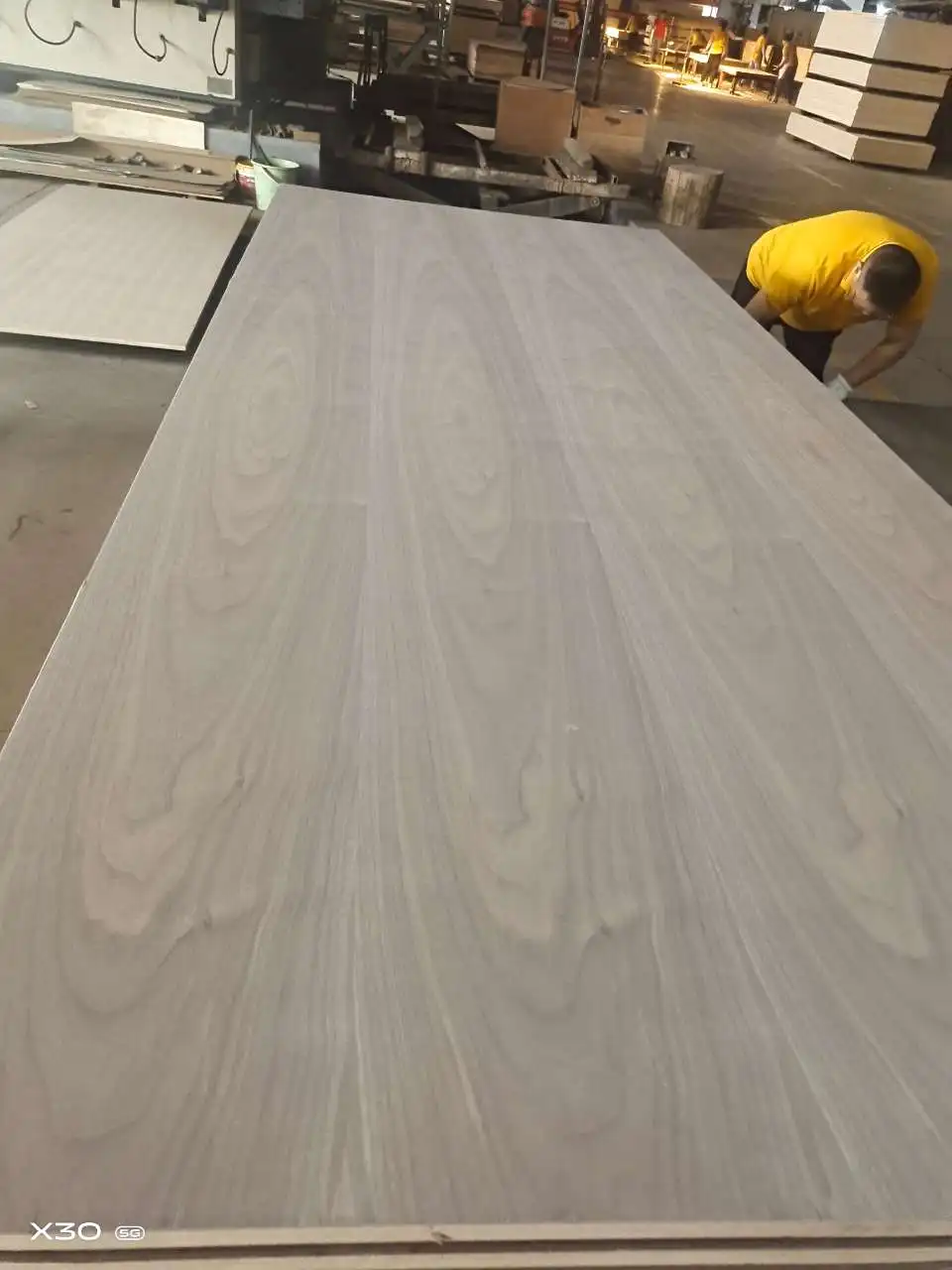 Linyi Natural Burma Teak Sapele Red Oak Wood Ash Wood Black Walnut Veneer Fancy Plywood