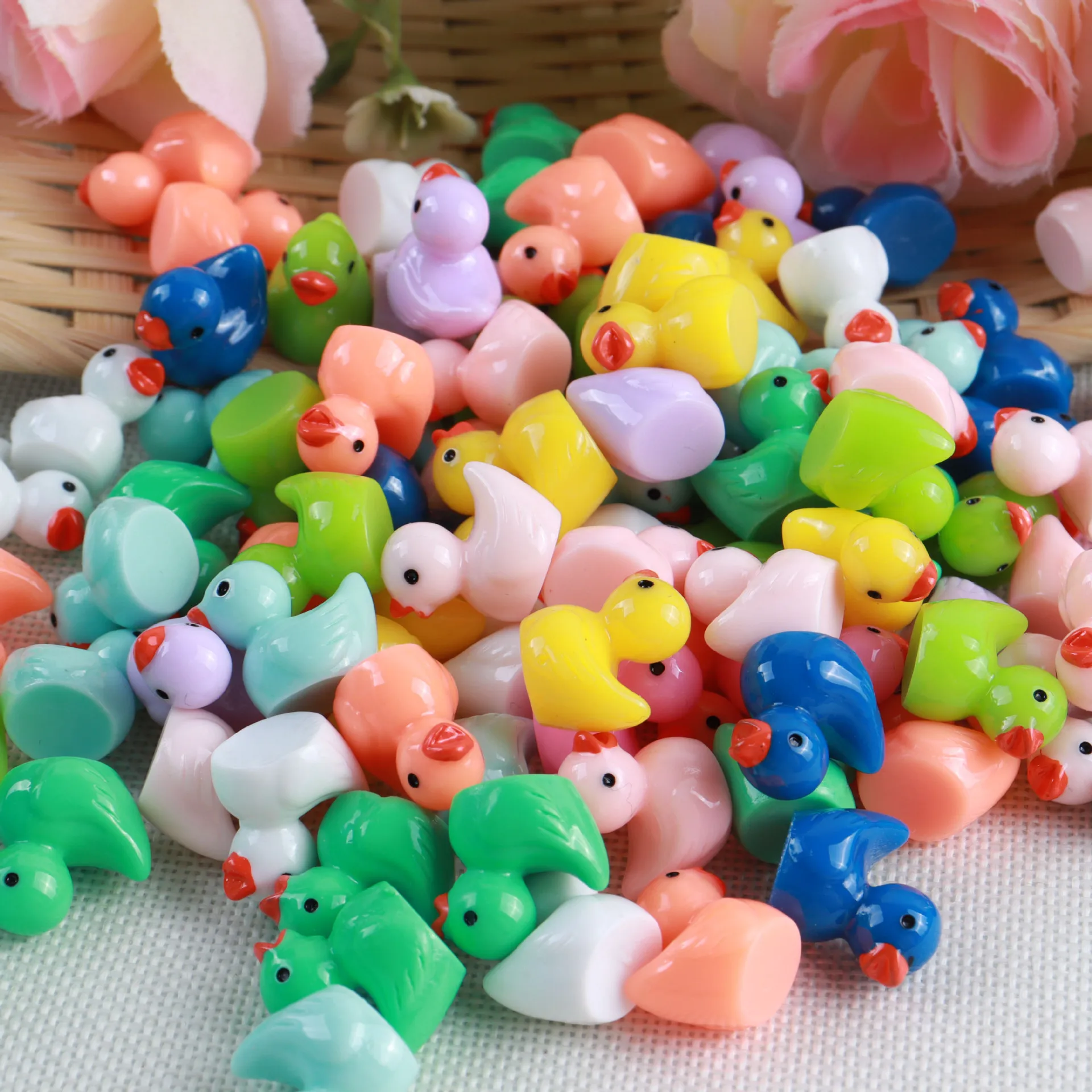 High Quality Solid Color Mini Yellow Duck Statue Modern Style Resin Crafts Macaron Duck Figurine for Christmas Garden Decoration